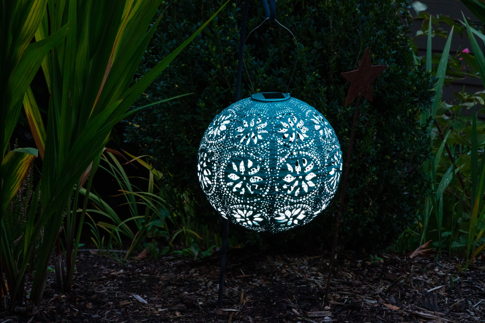 Denis Grove Outdoor Emerald Solar Lantern - Thumbnail - Image 3