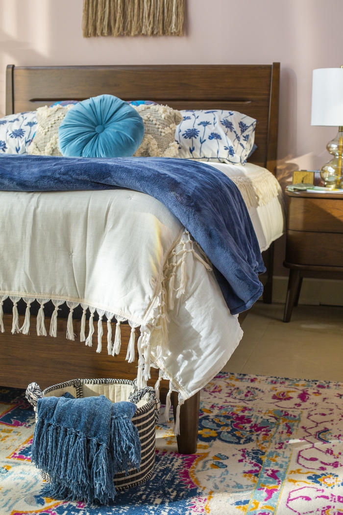 Devon Loft Walnut Finish 3 Pc King Panel Bed - Thumbnail - Image 4