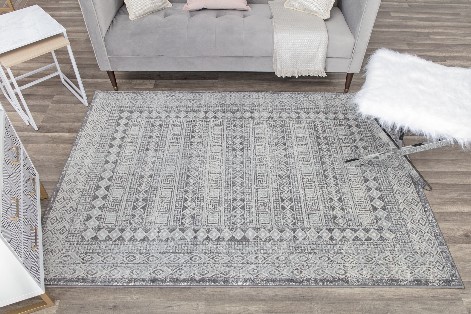 Dildar Gray 5' x 7' Rug - Thumbnail - Image 3