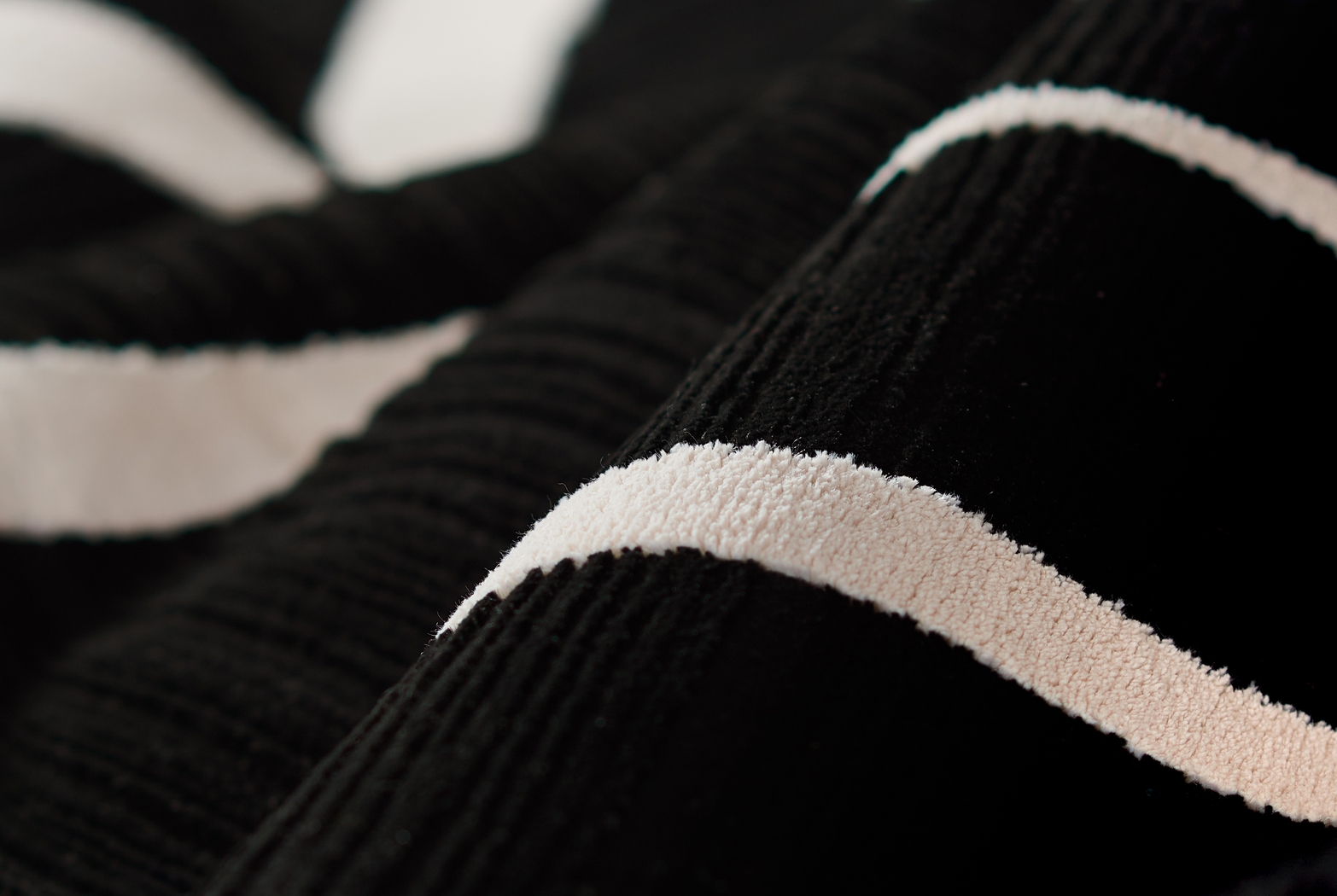 Dismon Black 7'10 x 9'10 Rug - Thumbnail - Image 8