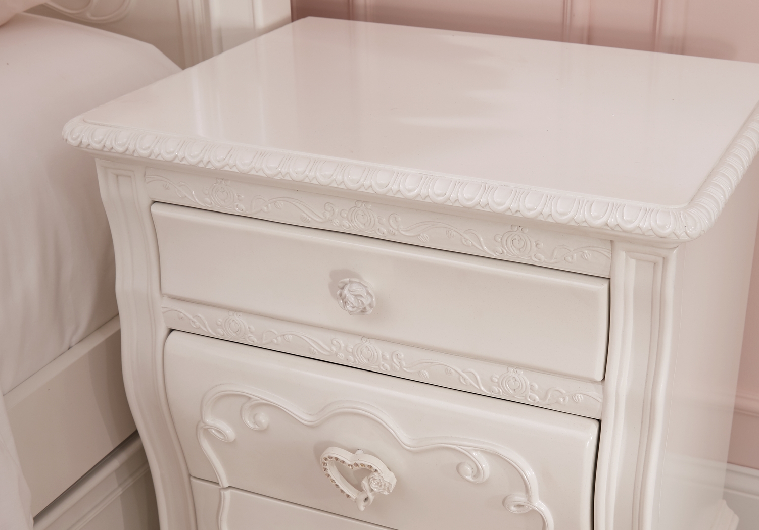 Disney Princess Dreamer White Nightstand - Thumbnail - Image 2