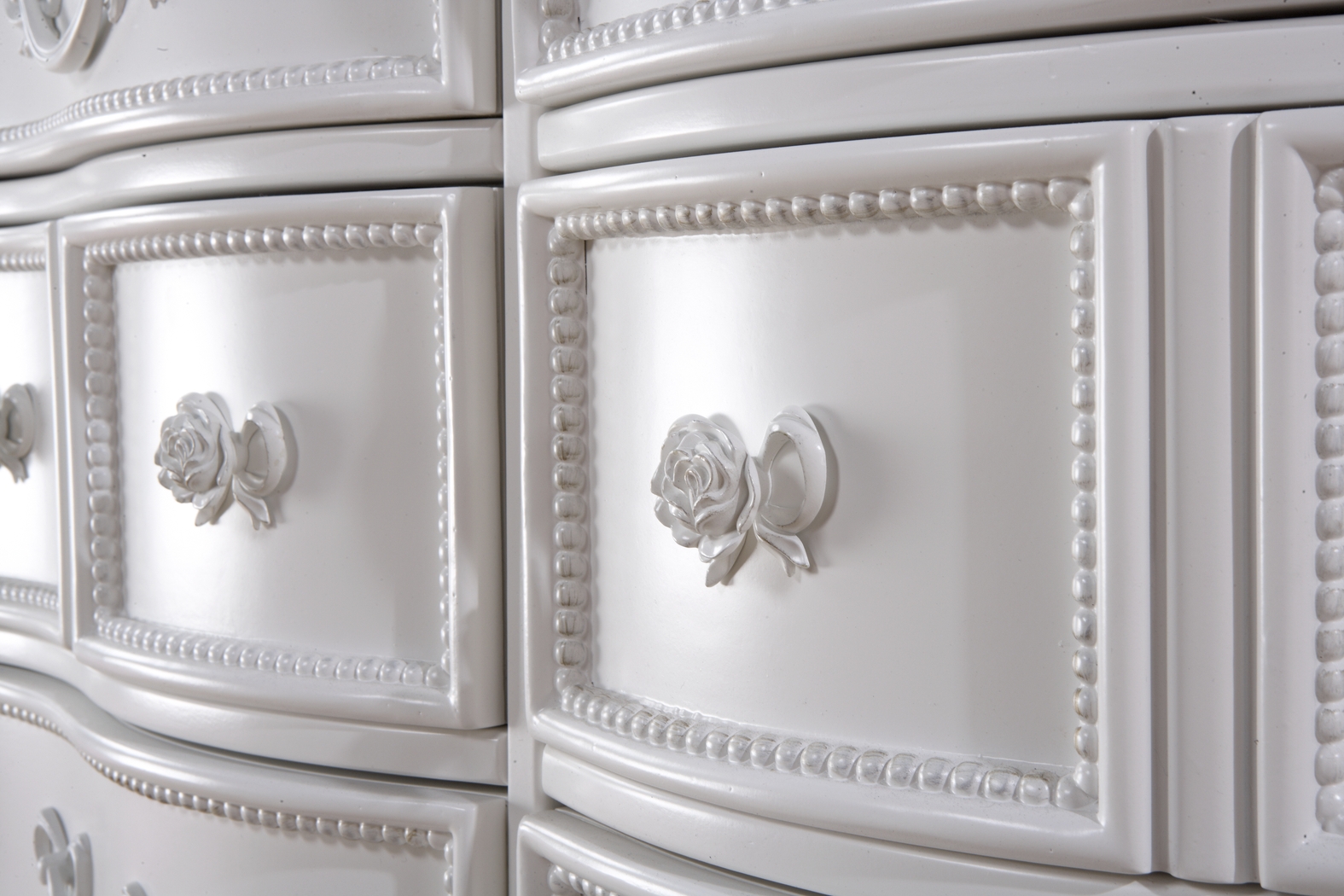 Disney Princess Fairytale White 6 Drawer Dresser - Thumbnail - Image 5