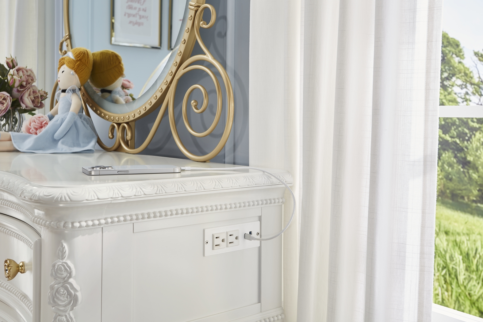 Disney Princess Sparkle White Bedroom with Royal Gold Full Carriage Bed - Thumbnail - Image 14