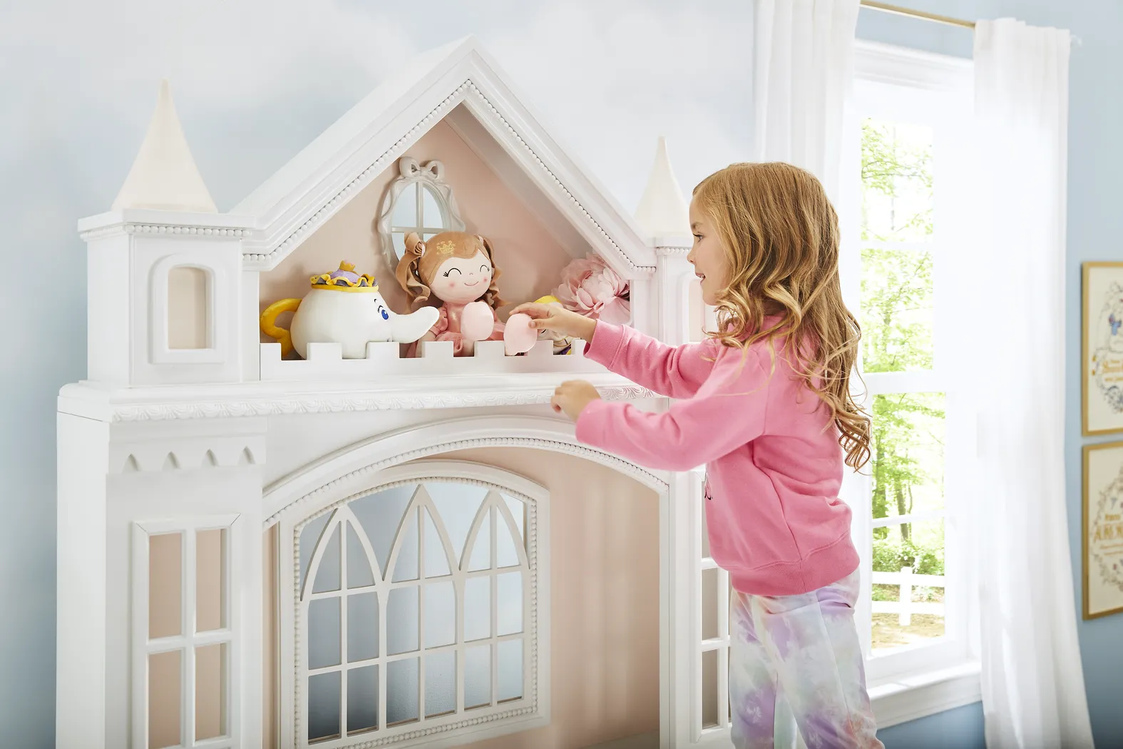 Disney Princess Sparkle White Full Castle Bedroom - Thumbnail - Image 4