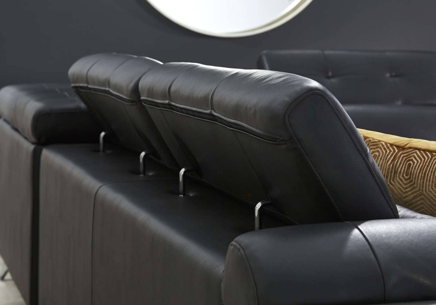 Dolcedo Black 5 Pc Leather Sectional Living Room - Thumbnail - Image 4