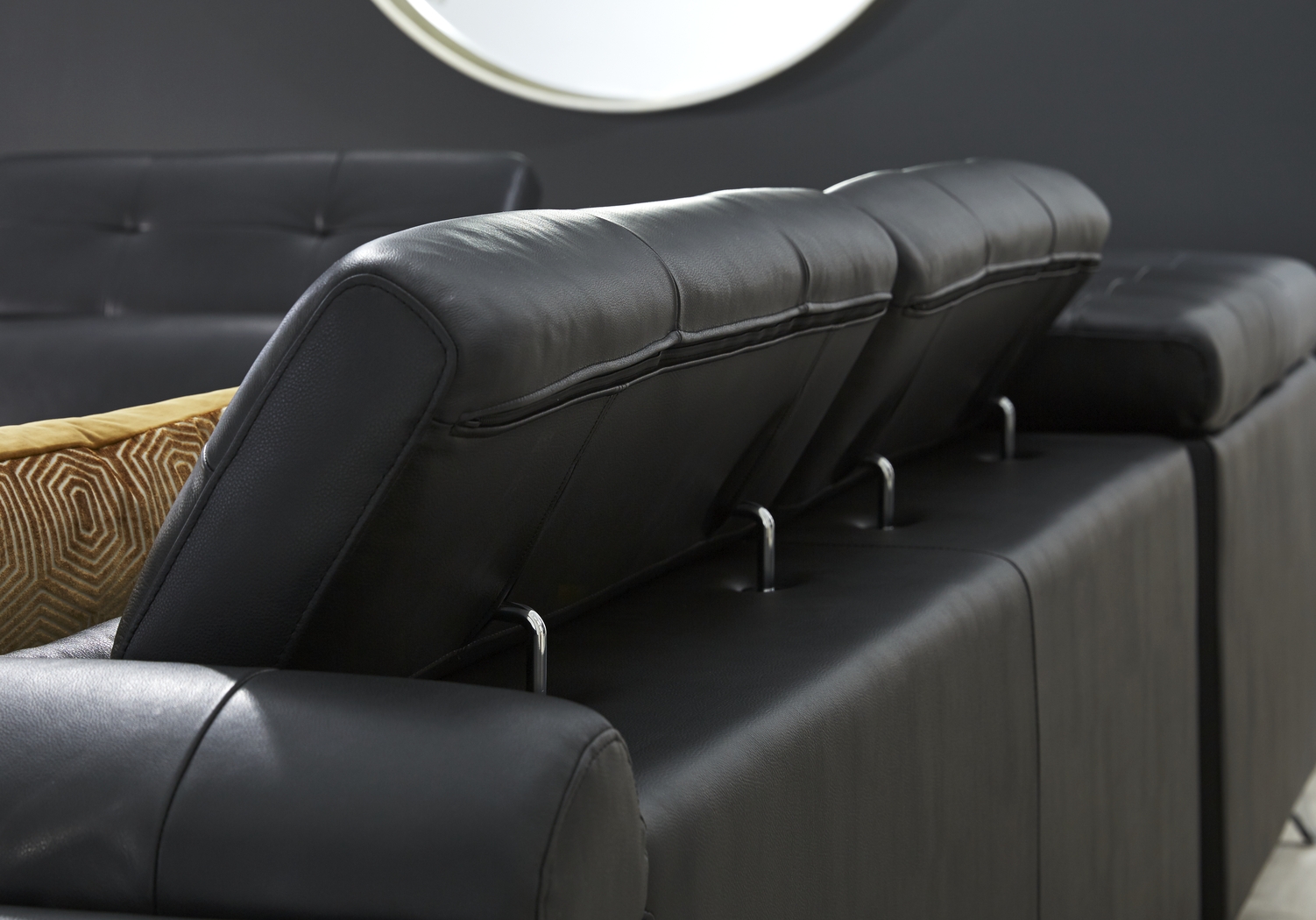 Dolcedo Black 5 Pc Leather Sectional Living Room - Thumbnail - Image 4