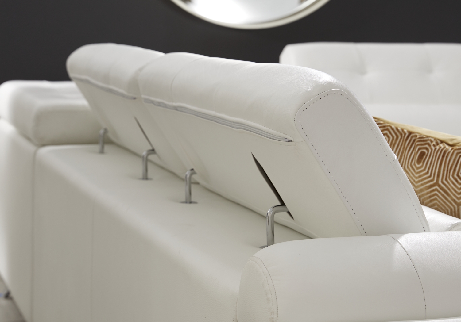 Dolcedo White 5 Pc Leather Sectional Living Room - Thumbnail - Image 4