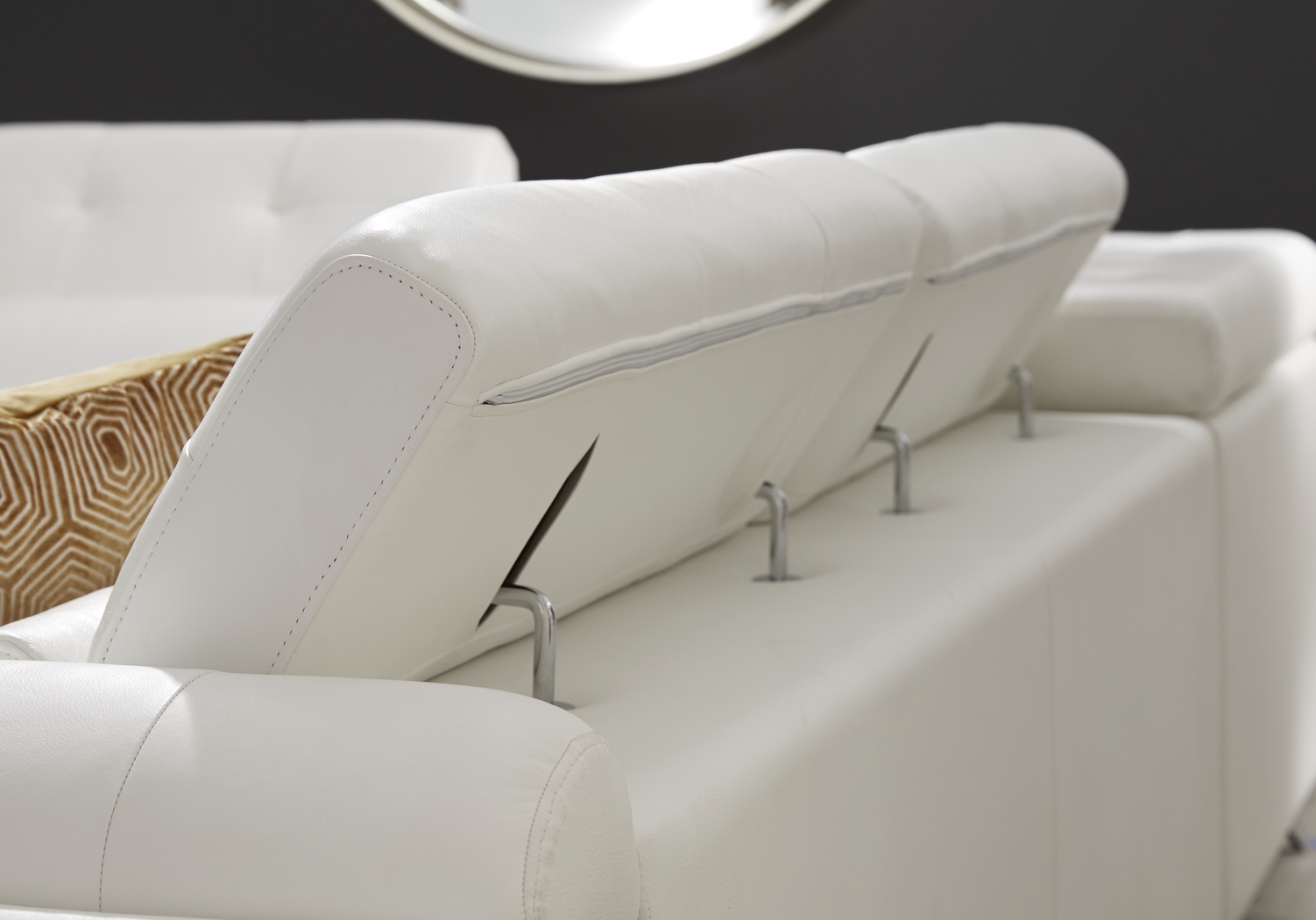 Dolcedo White 5 Pc Leather Sectional Living Room - Thumbnail - Image 4