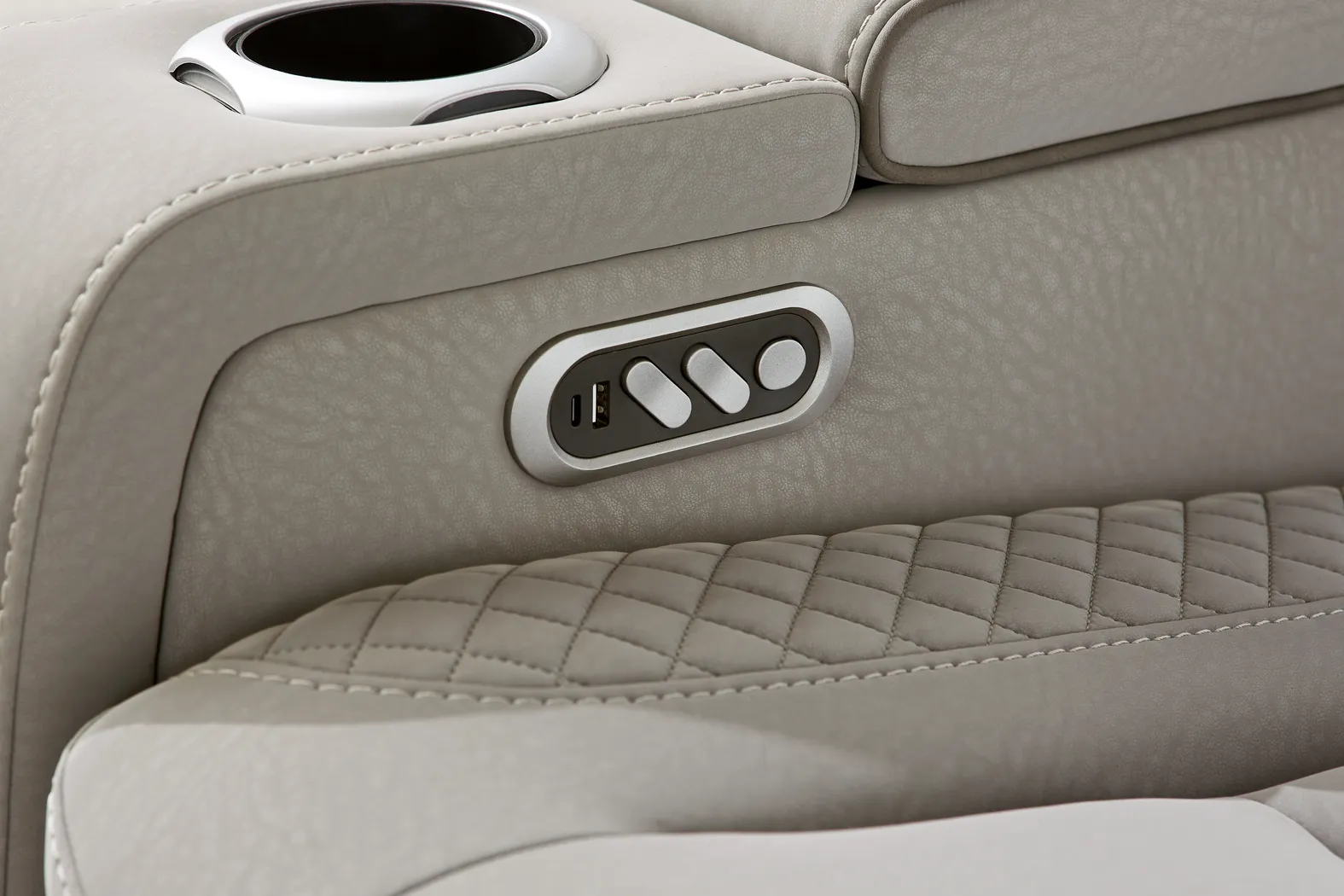  Donovan Park Living Room - Thumbnail - Image 21