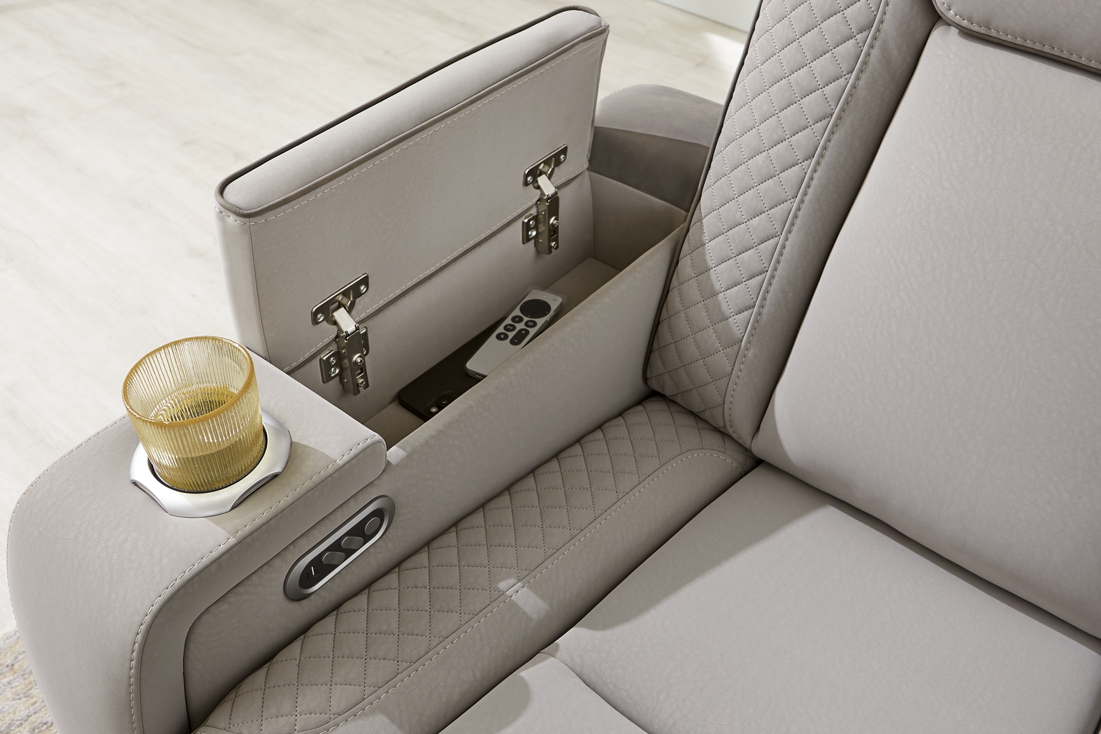 Donovan Park Gray 7 Pc Living Room with Dual Power Reclining Sofa - Thumbnail - Image 10