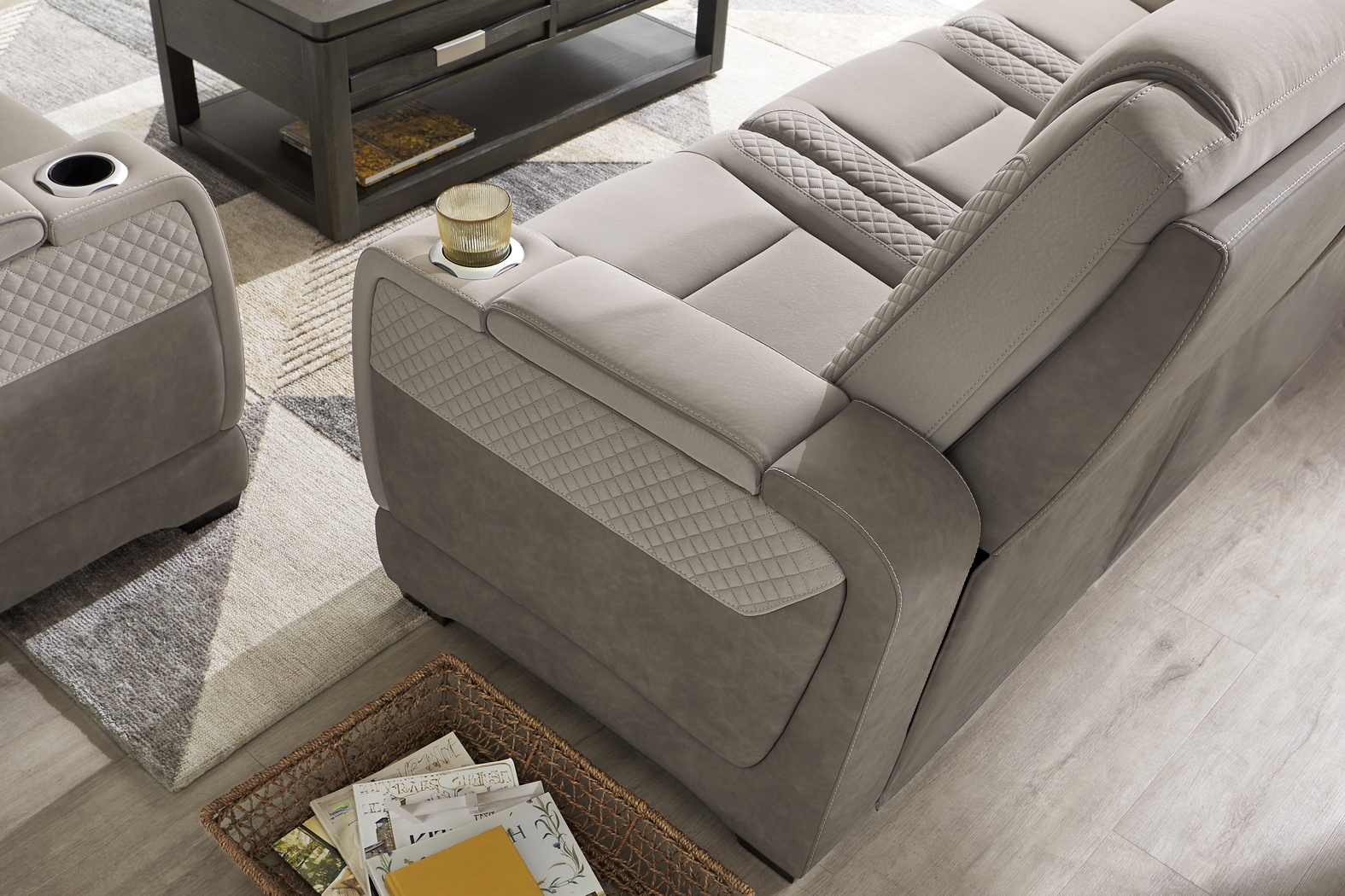 Donovan Park Gray 7 Pc Living Room with Dual Power Reclining Sofa - Thumbnail - Image 5