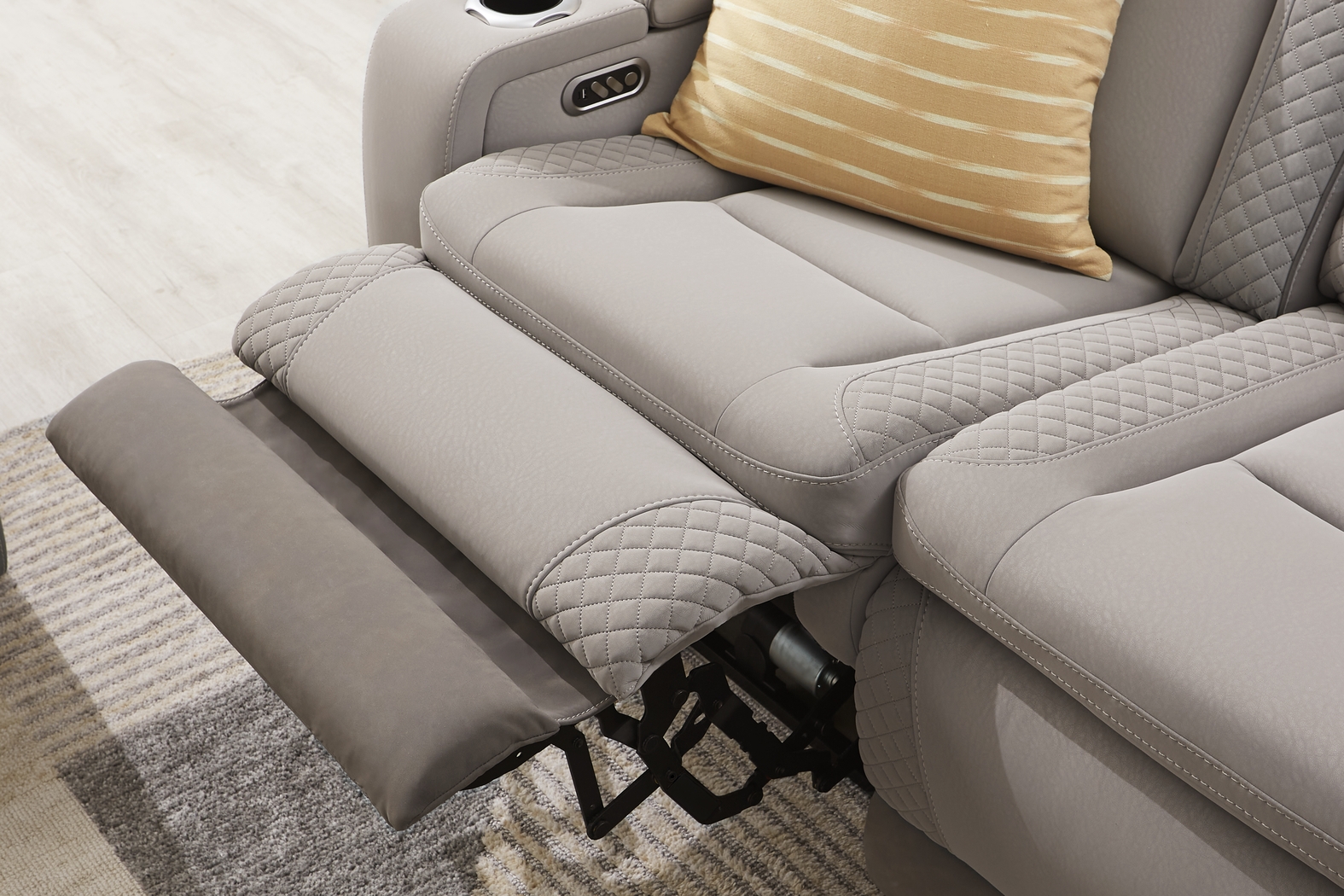 Donovan Park Gray 7 Pc Living Room with Dual Power Reclining Sofa - Thumbnail - Image 8