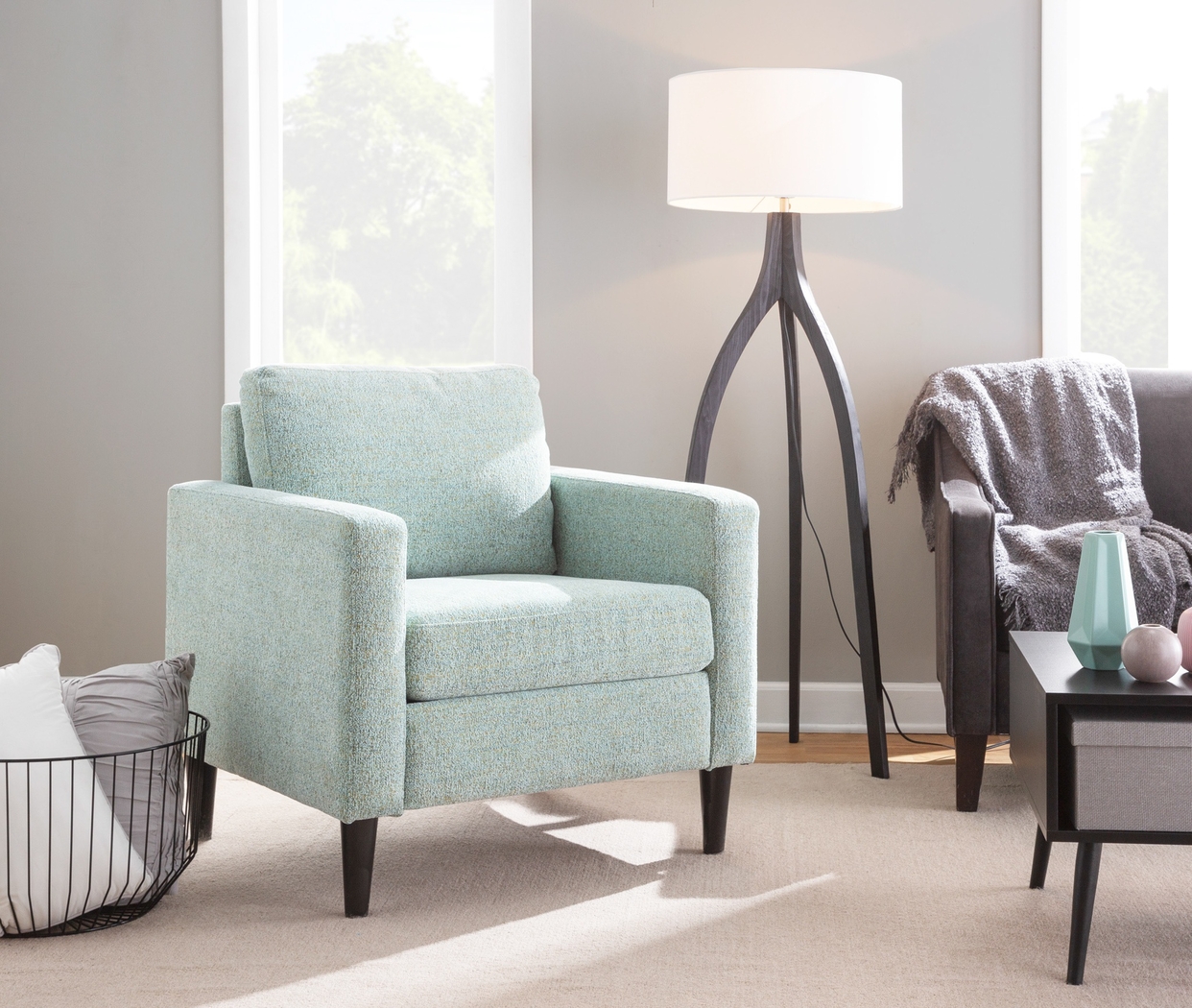 Dorino Black Floor Lamp - Thumbnail - Image 4