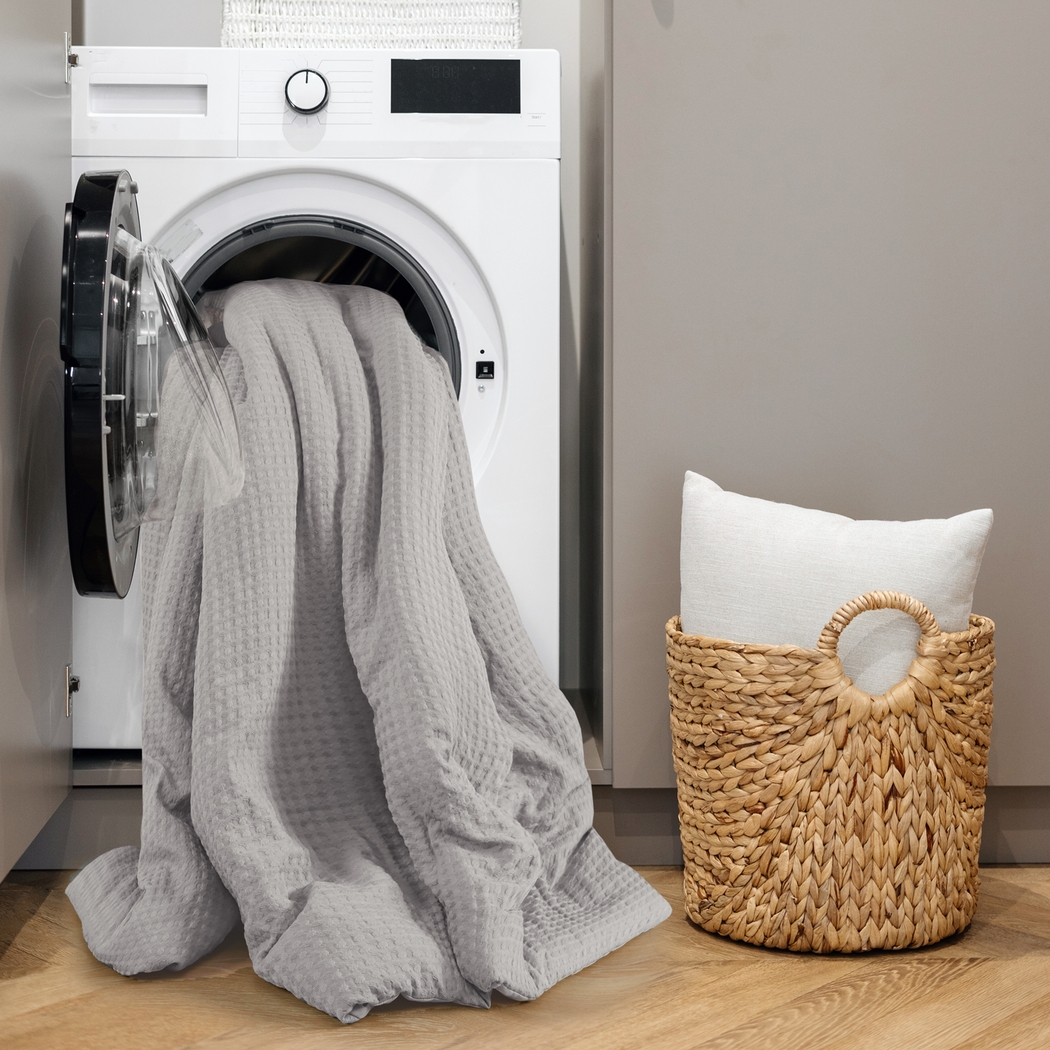 Drysdalea Light Gray Full/Queen 3 Pc Duvet Set - Thumbnail - Image 6