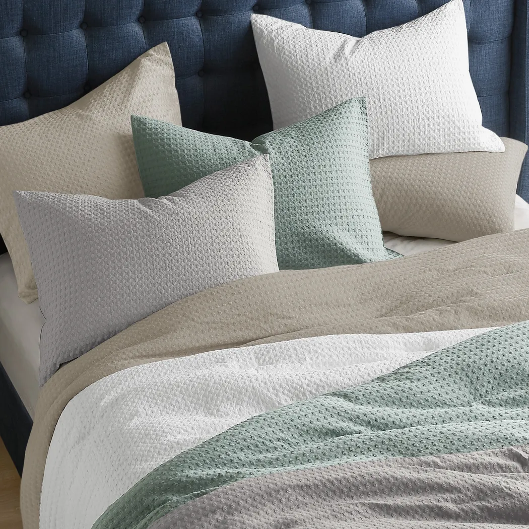 Drysdalea Light Gray King/California King 3 Pc Duvet Set - Thumbnail - Image 7