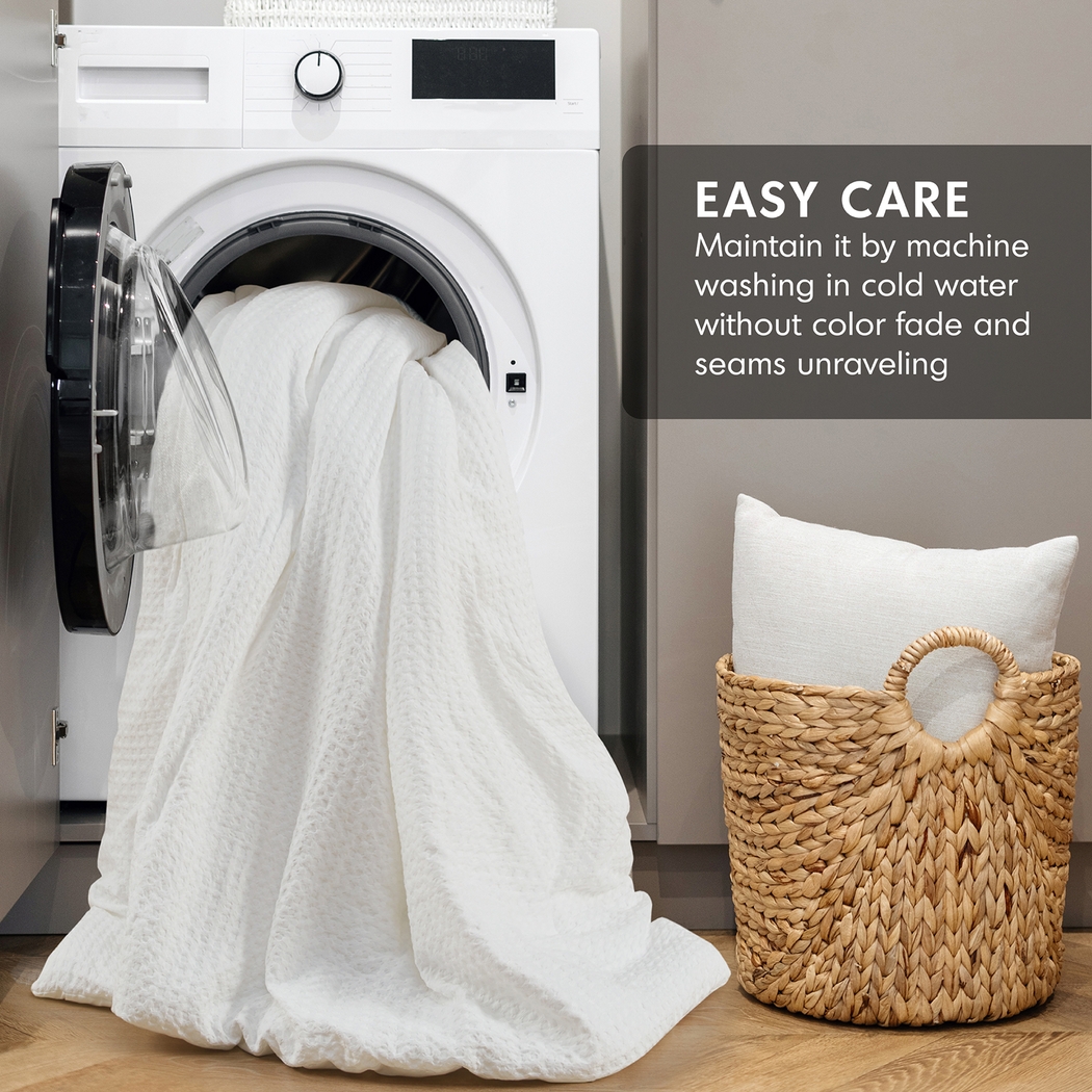 Drysdalea White Full/Queen 3 Pc Duvet Set - Thumbnail - Image 8