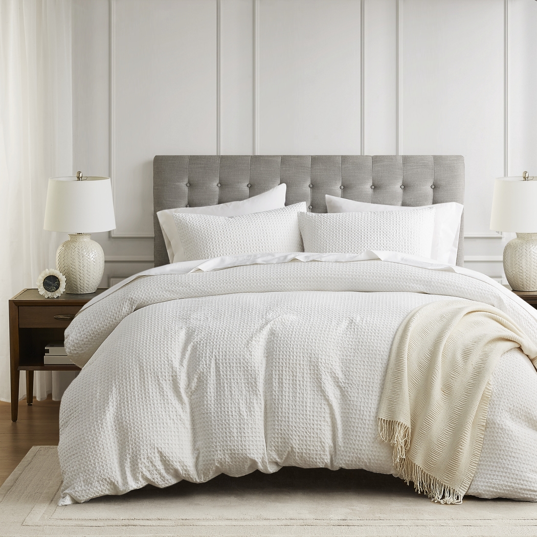 Drysdalea White Full/Queen 3 Pc Duvet Set - Thumbnail - Image 1