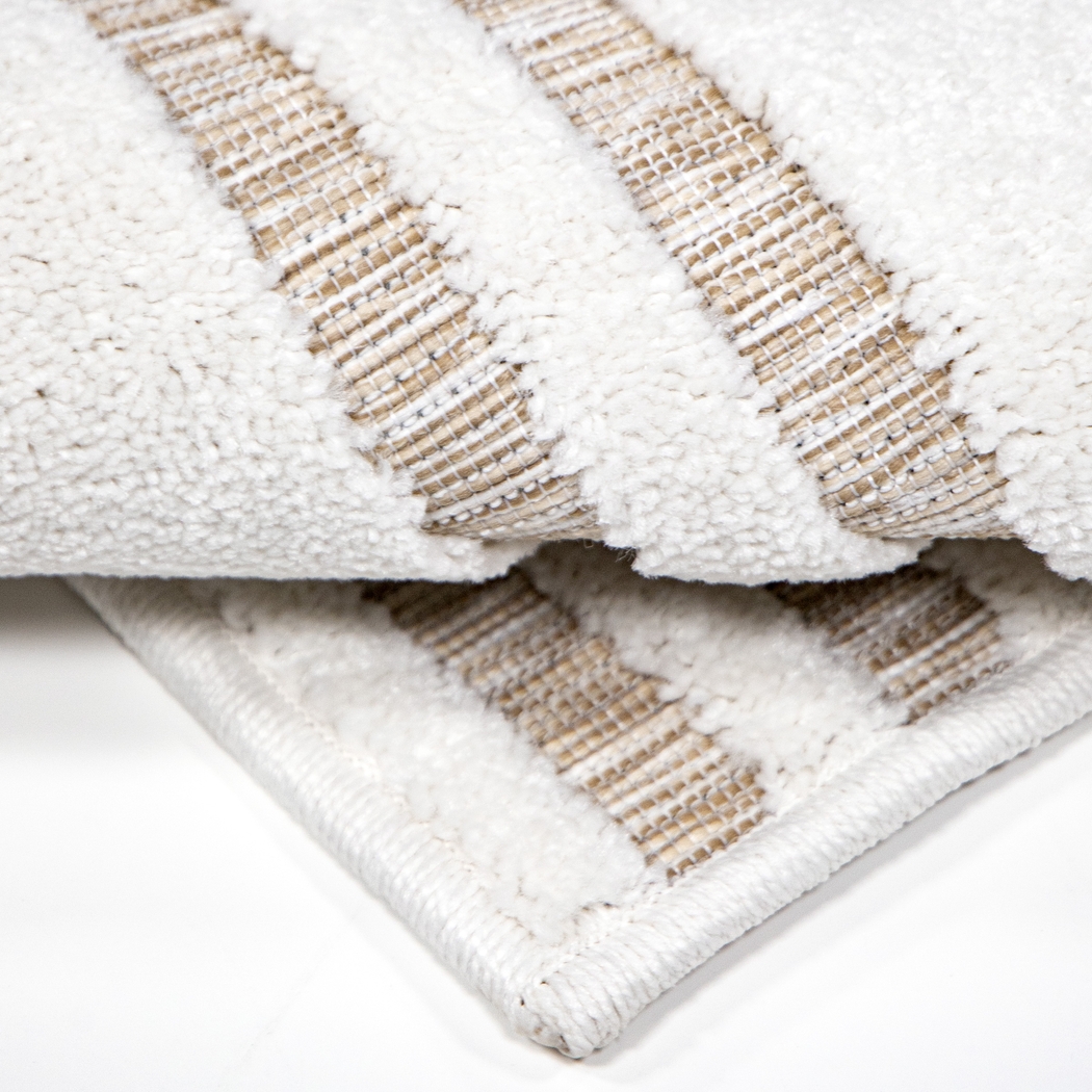 Dubuge White 5'2 x 7'6 Rug - Thumbnail - Image 4