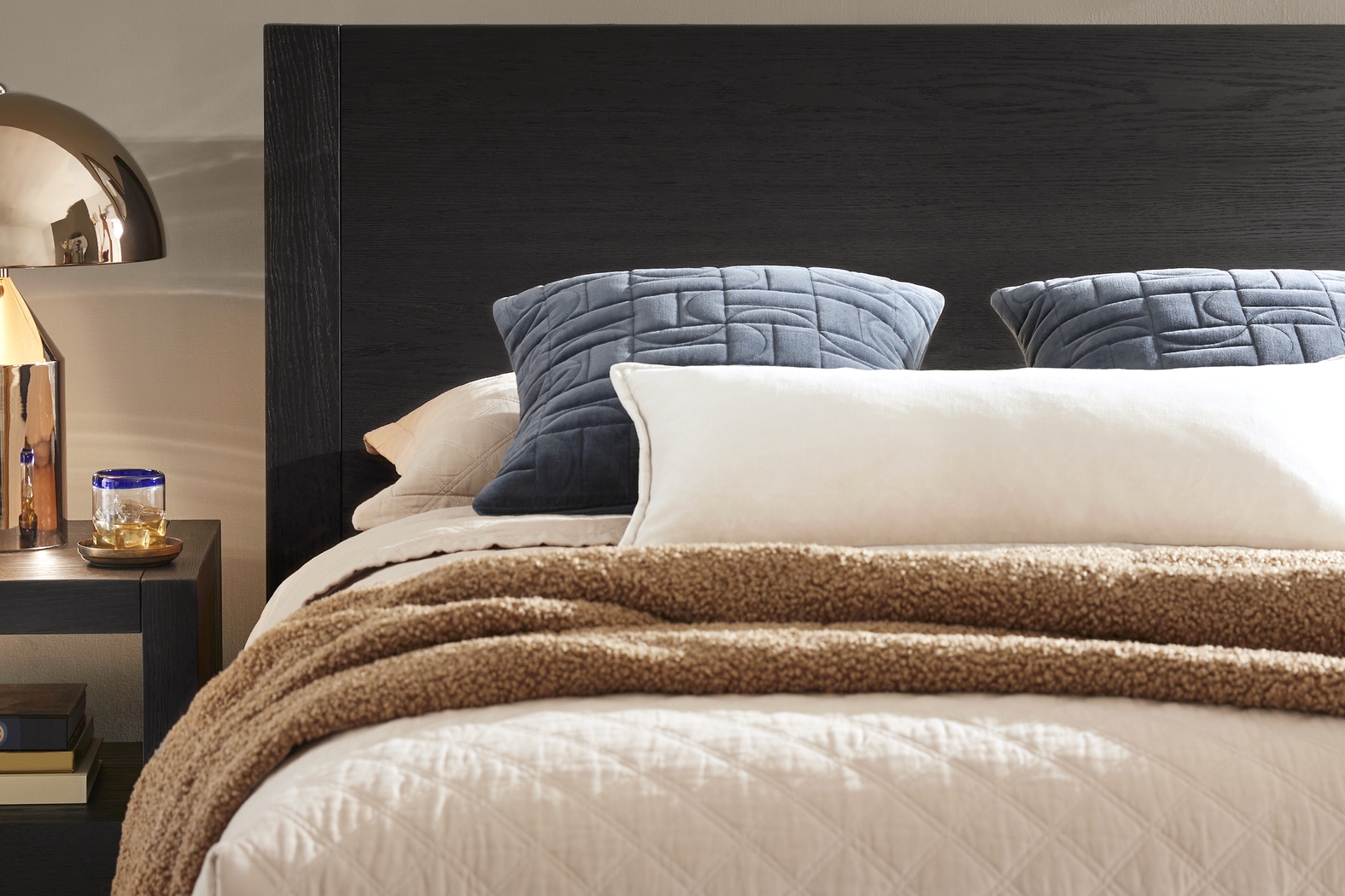 Easton Park Black 3 Pc King Panel Bed - Thumbnail - Image 3