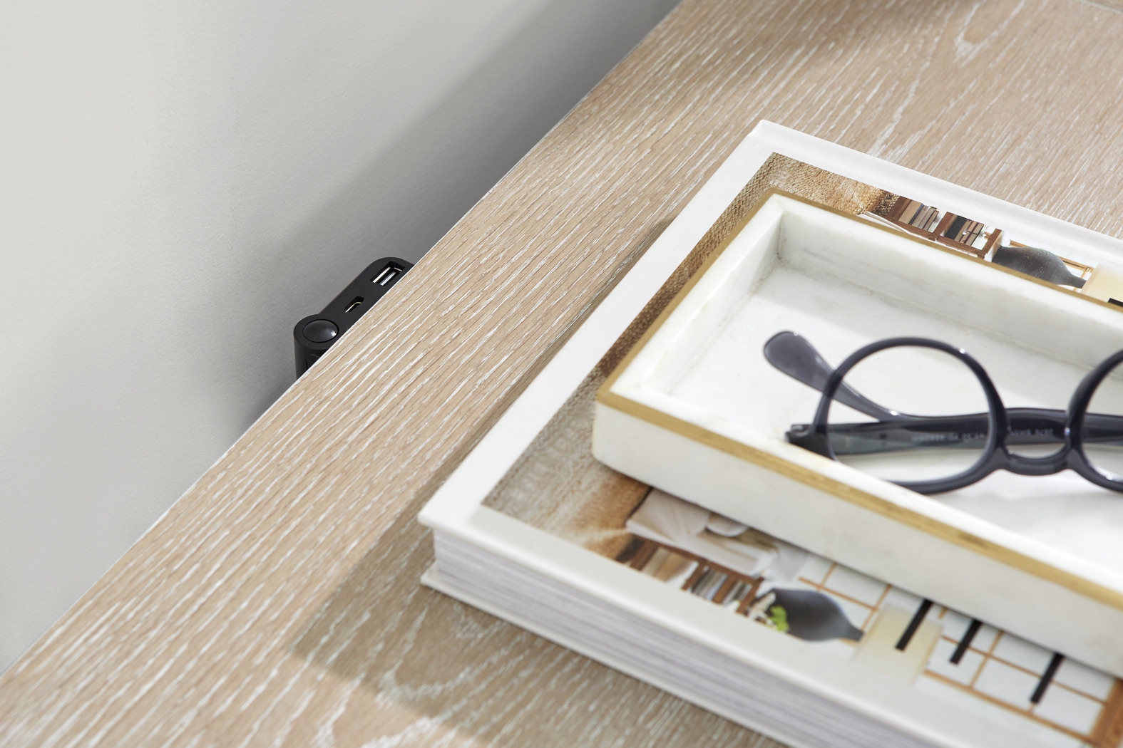 Easton Park Natural 7 Pc King Panel Bedroom - Thumbnail - Image 11