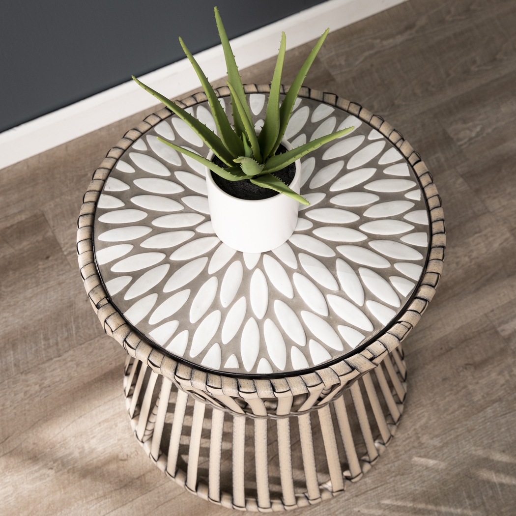 Eavie Gray Outdoor End Table - Thumbnail - Image 3
