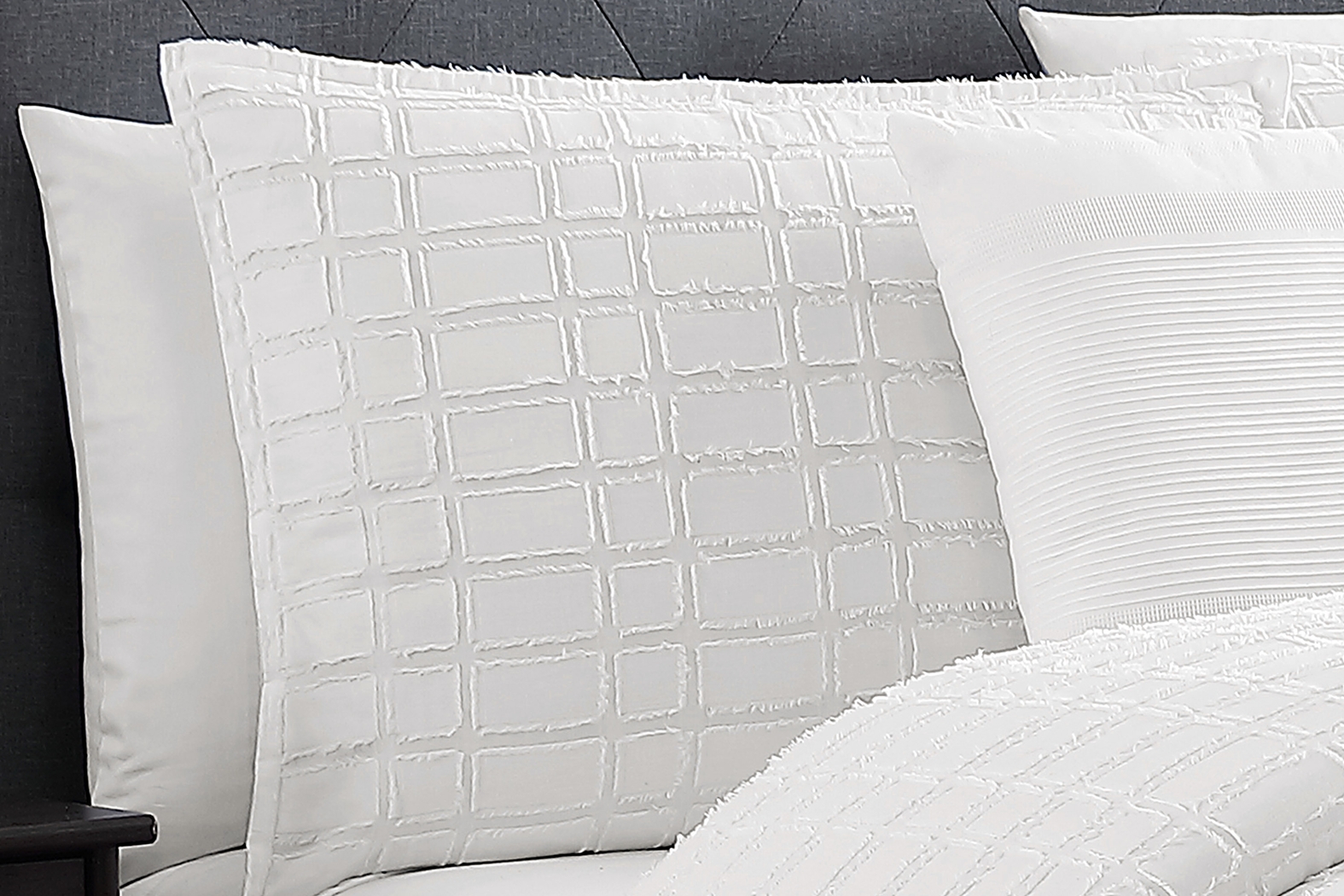 Edgenly White 6 Pc Queen Comforter Set - Thumbnail - Image 3
