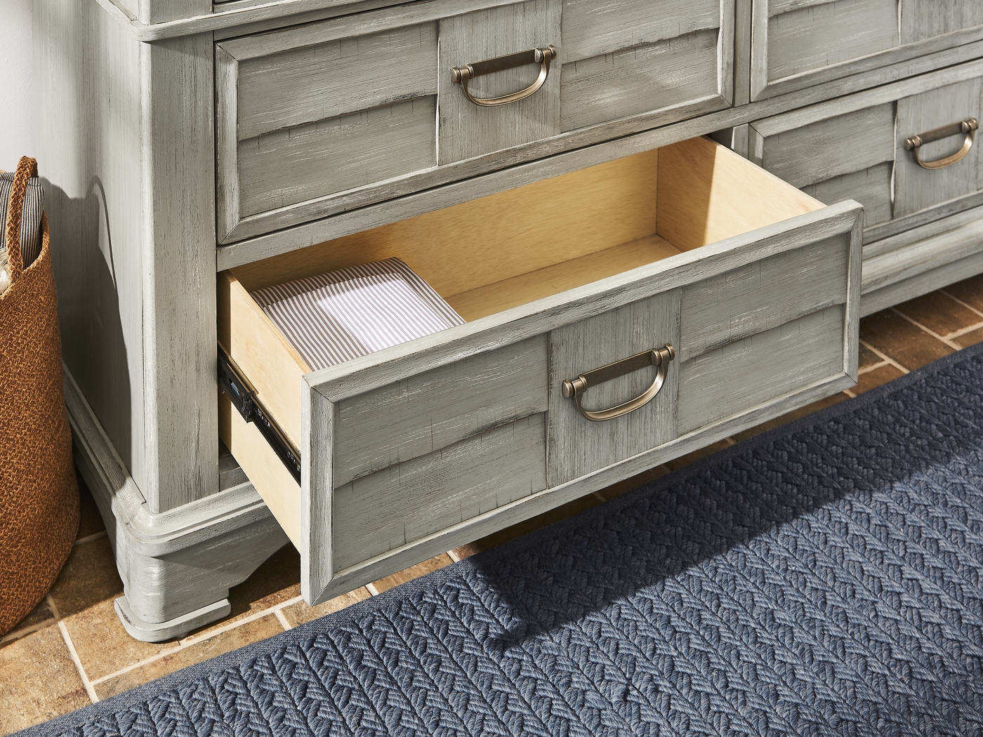 Edisto Bay Gray 7 Pc King Panel Bedroom - Thumbnail - Image 8