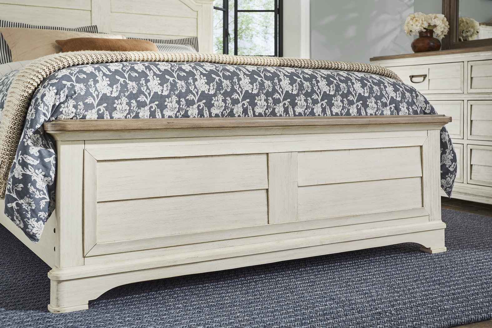 Edisto Bay White 5 Pc King Panel Bedroom - Thumbnail - Image 5