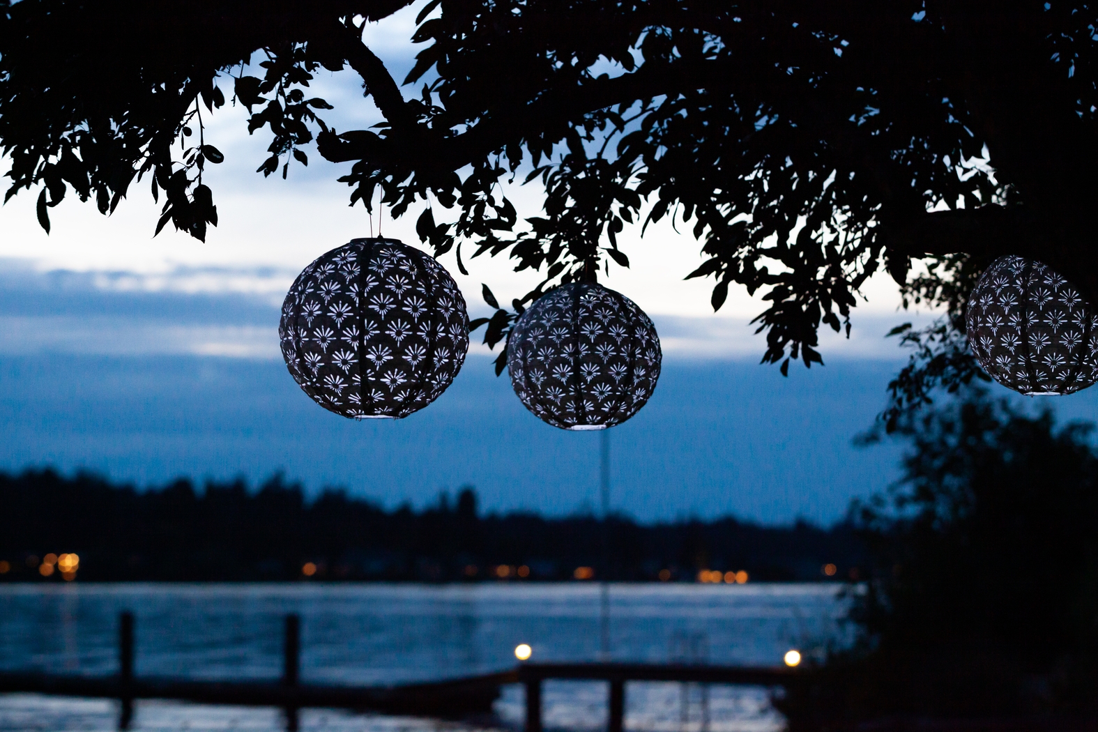 Eger Club Outdoor White Solar Lantern - Thumbnail - Image 6