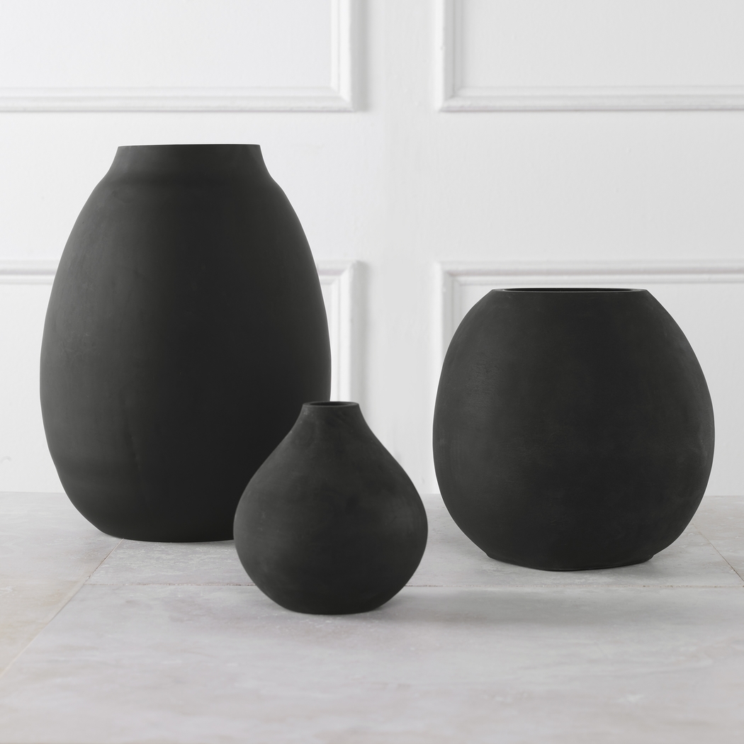 Eljin Black Vase, Set of 3 - Thumbnail - Image 2