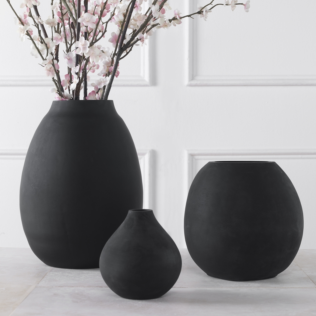 Eljin Black Vase, Set of 3 - Thumbnail - Image 4