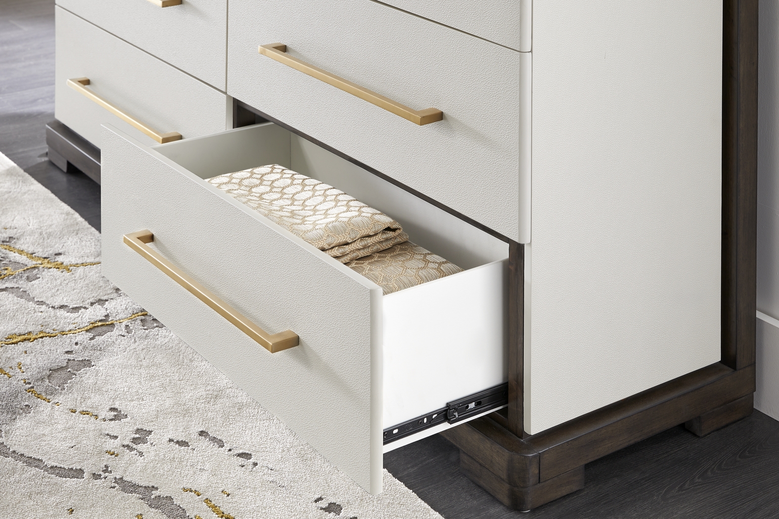 Elko Falls White 5 Pc King Panel Bedroom - Thumbnail - Image 8