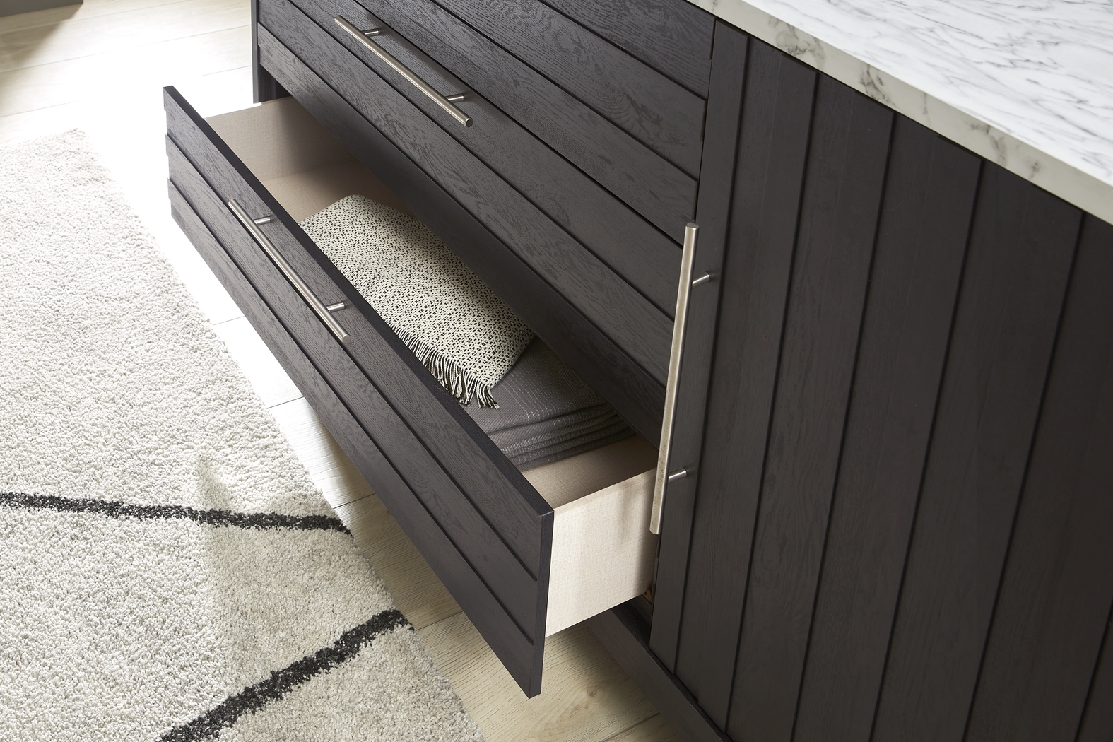 Ellenbrook Black 5 Pc Queen Panel Bedroom - Thumbnail - Image 8