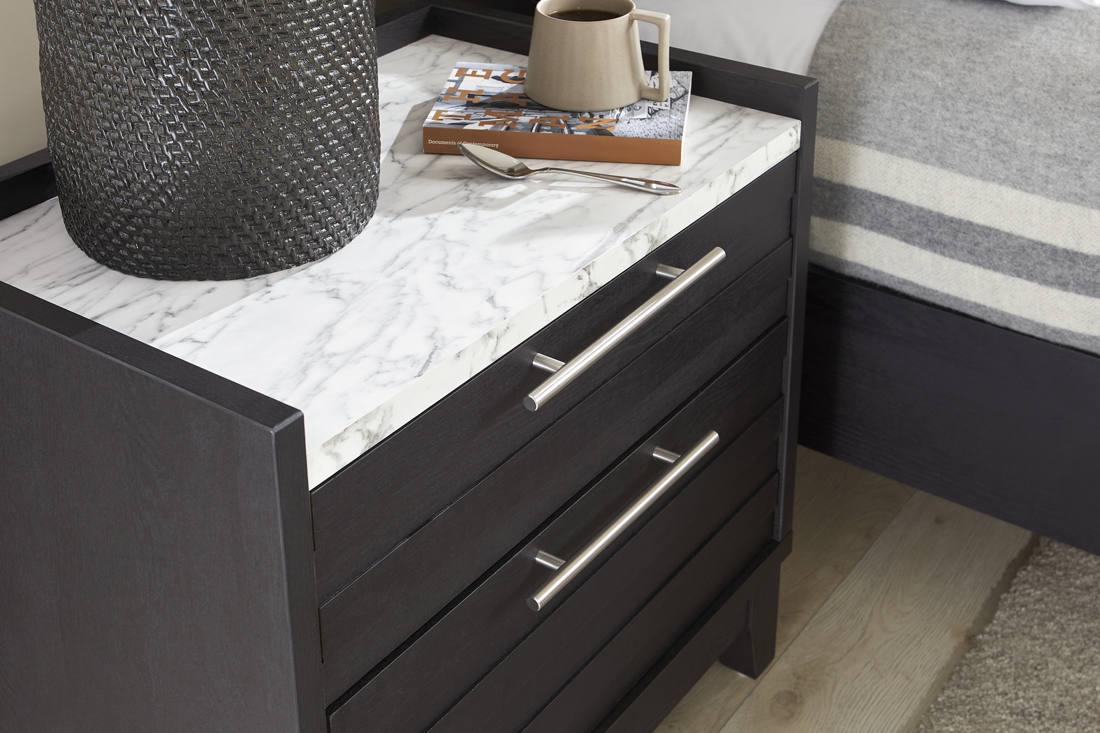 Ellenbrook Black 5 Pc King Panel Bedroom - Thumbnail - Image 7