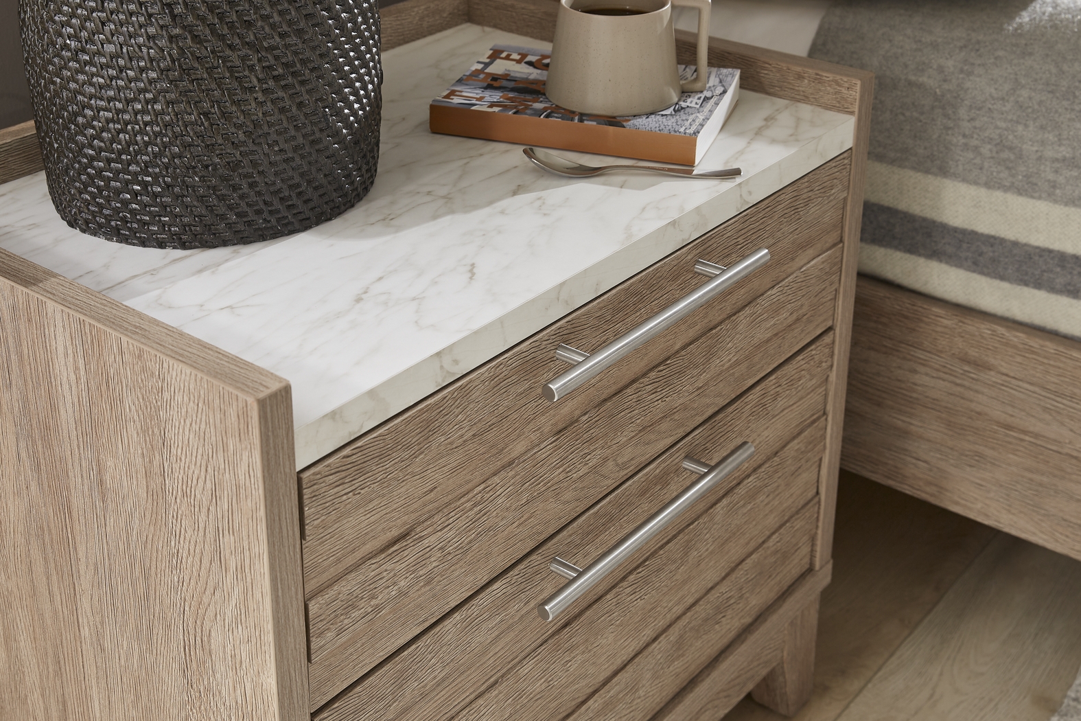 Ellenbrook Brown 5 Pc King Panel Bedroom - Thumbnail - Image 7