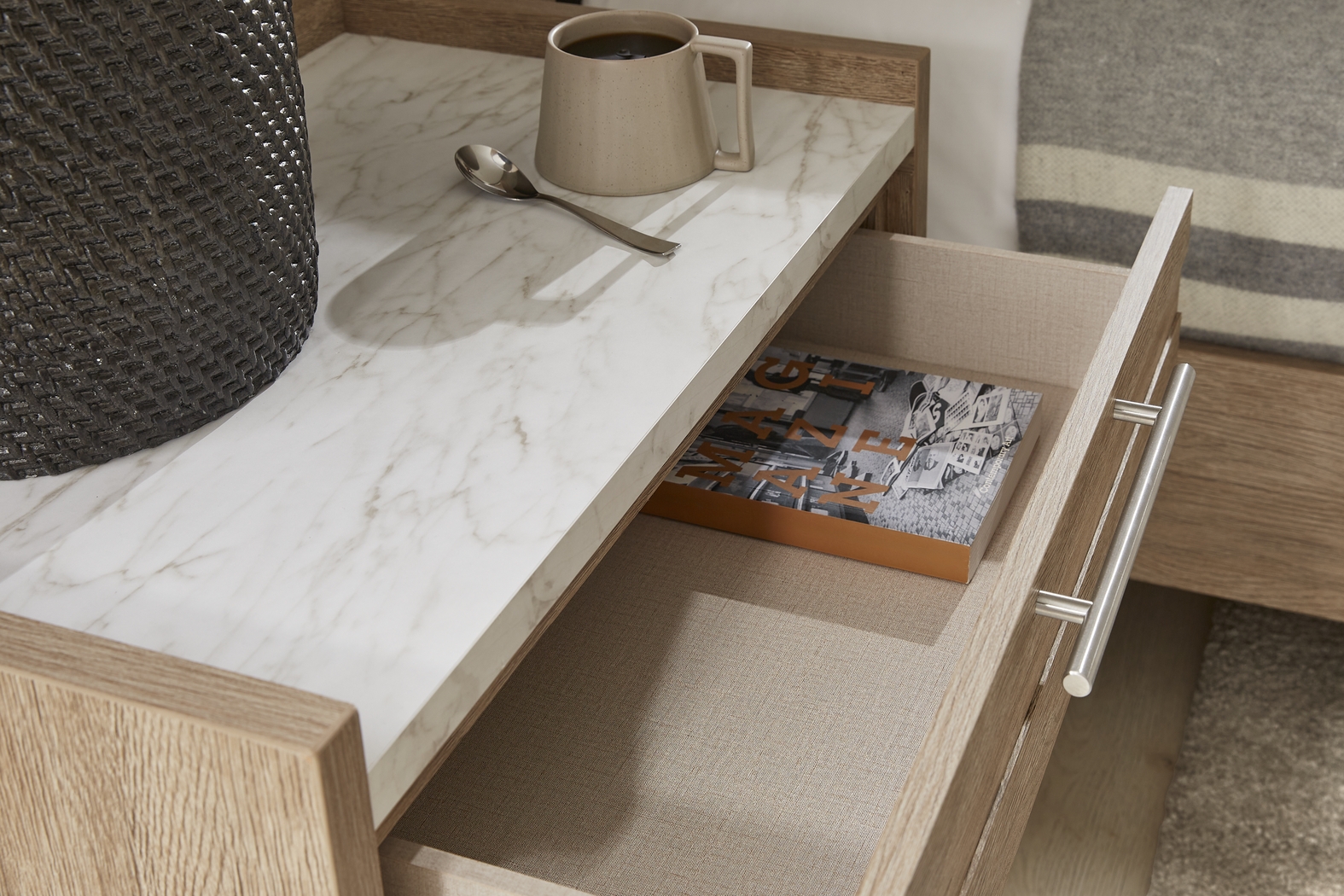 Ellenbrook Brown 5 Pc King Panel Bedroom - Thumbnail - Image 8