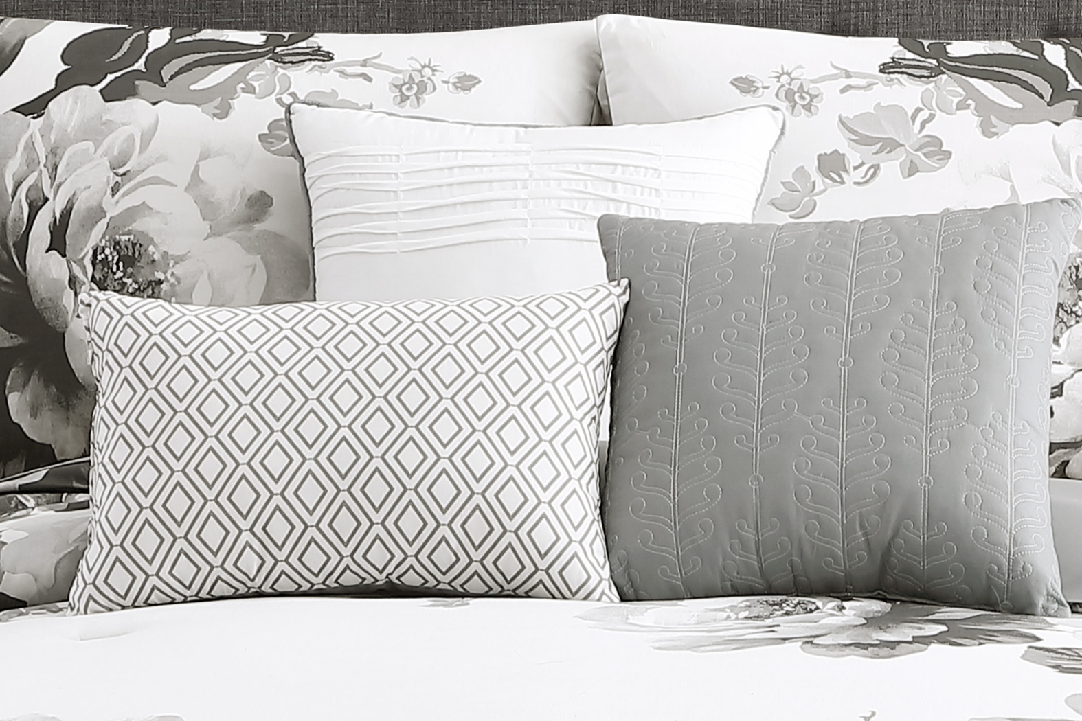 Elrissa Cream Black 7 Pc King Comforter Set - Thumbnail - Image 5