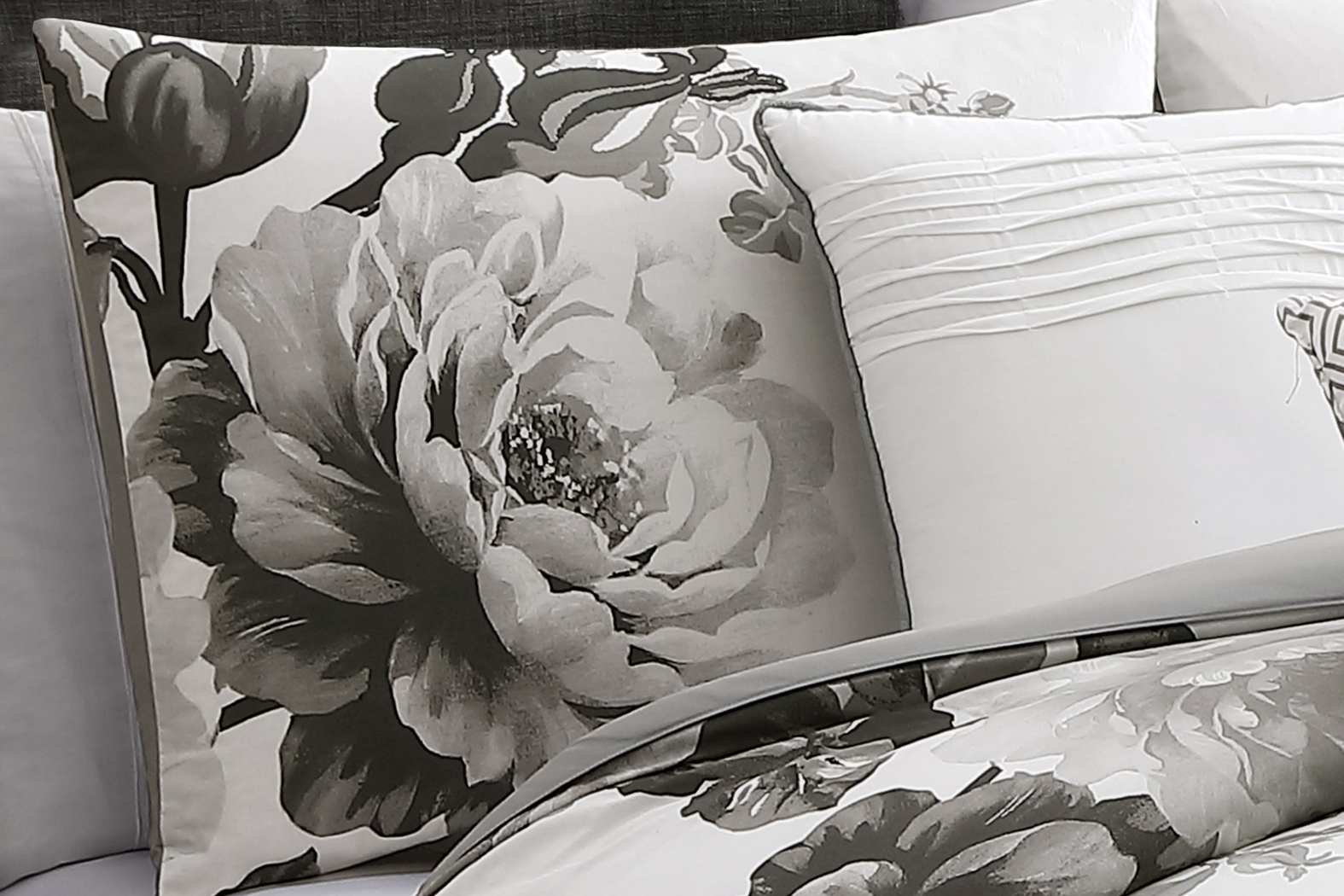 Elrissa Cream Black 7 Pc Queen Comforter Set - Thumbnail - Image 4