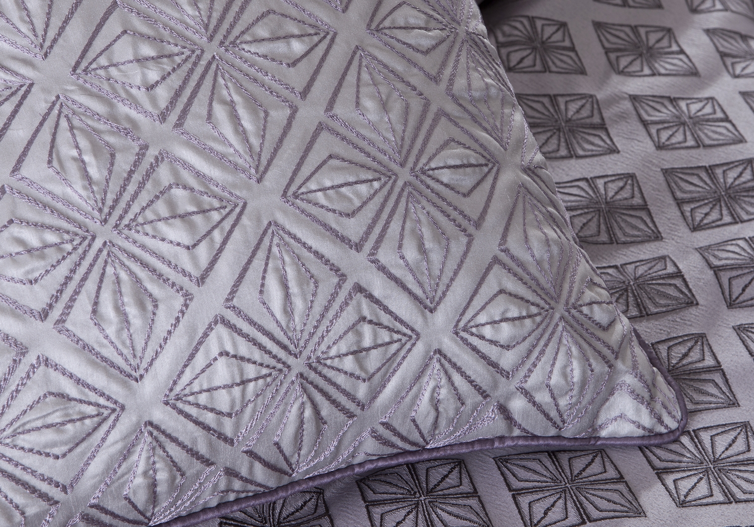 Elyse Purple 7 Pc Queen Comforter Set - Thumbnail - Image 3