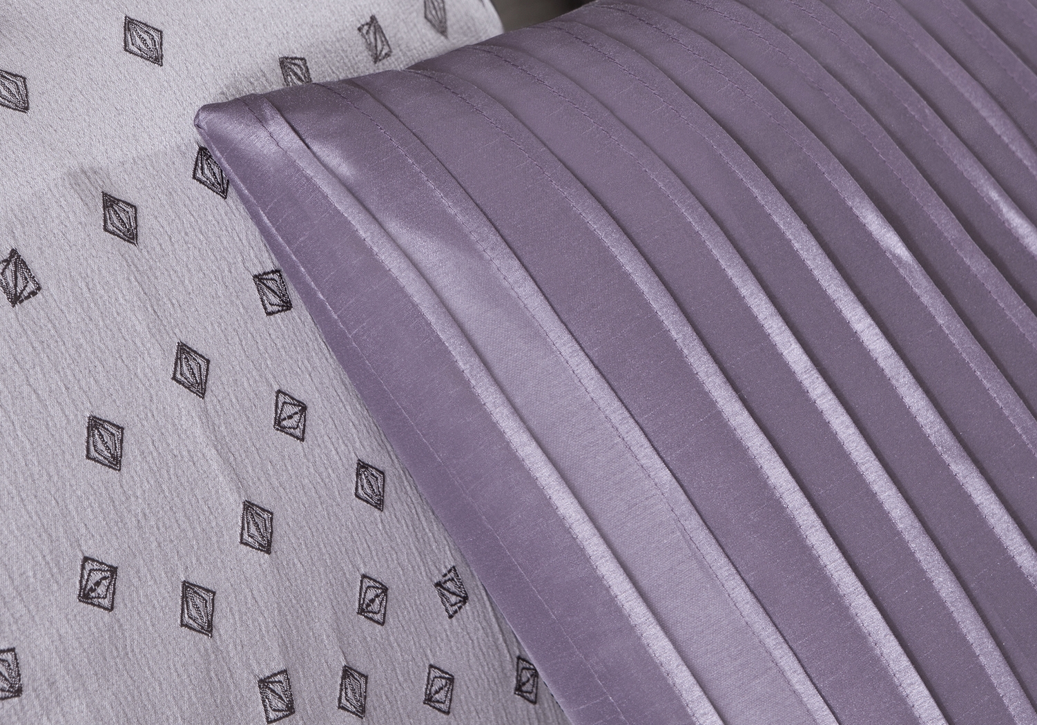 Elyse Purple 7 Pc Queen Comforter Set - Thumbnail - Image 4