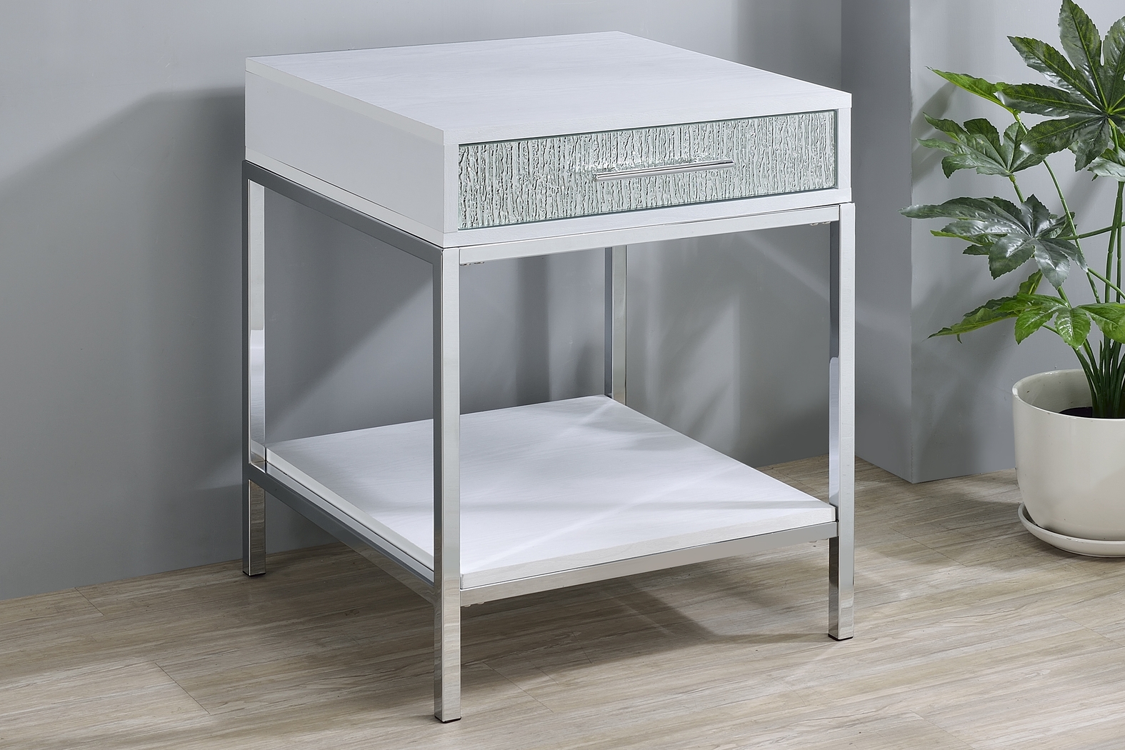 Emahlea White End Table - Thumbnail - Image 2