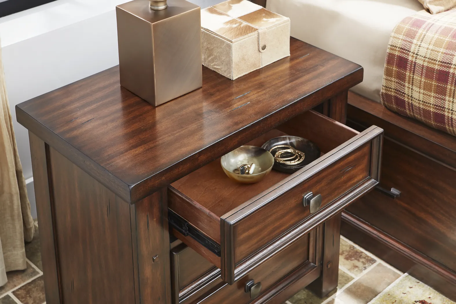 Emberton Dark Brown 3-Drawer Nightstand - Thumbnail - Image 4