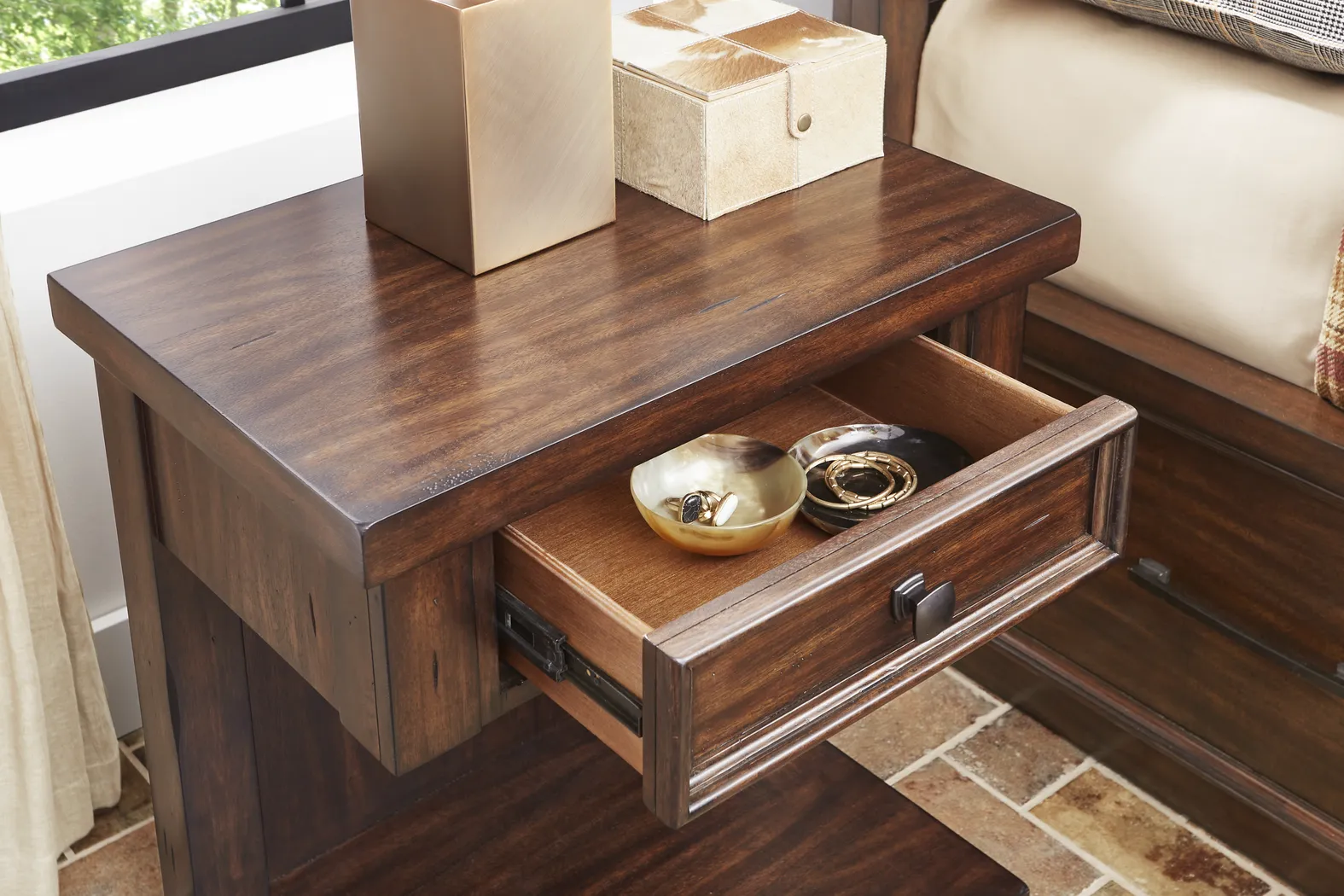 Emberton Dark Brown 7 Pc Queen Storage Bedroom - Thumbnail - Image 13