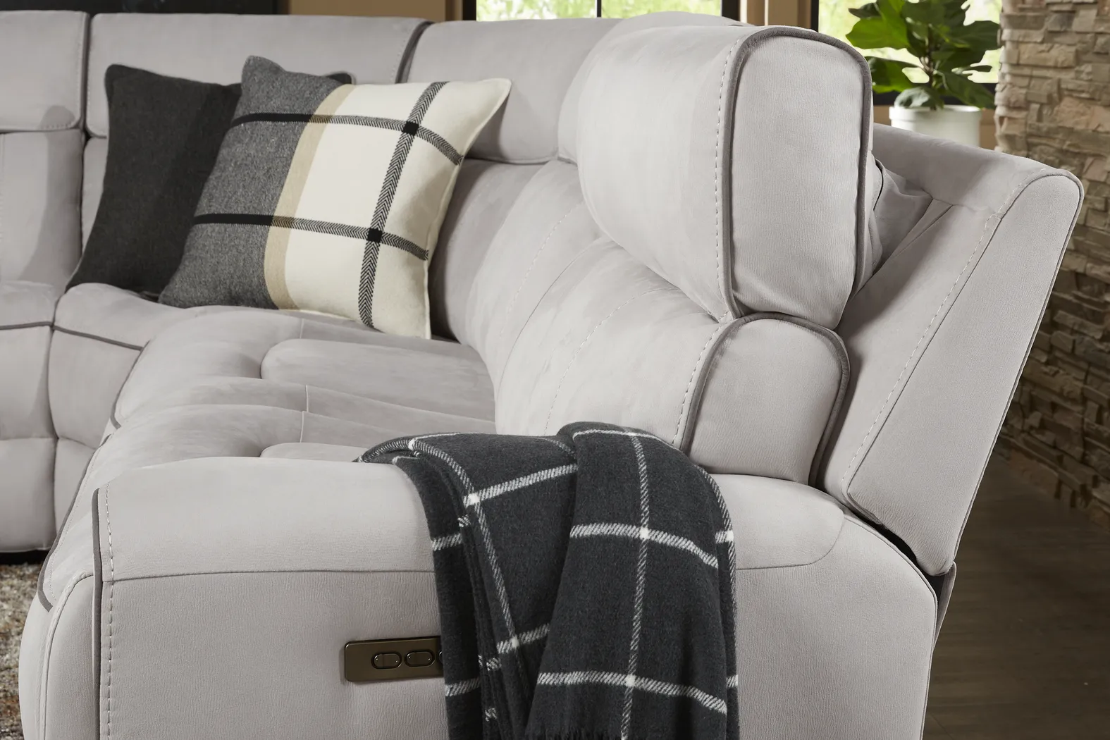 Emmett Avenue Gray 6 Pc Dual Power Reclining Sectional - Image 10