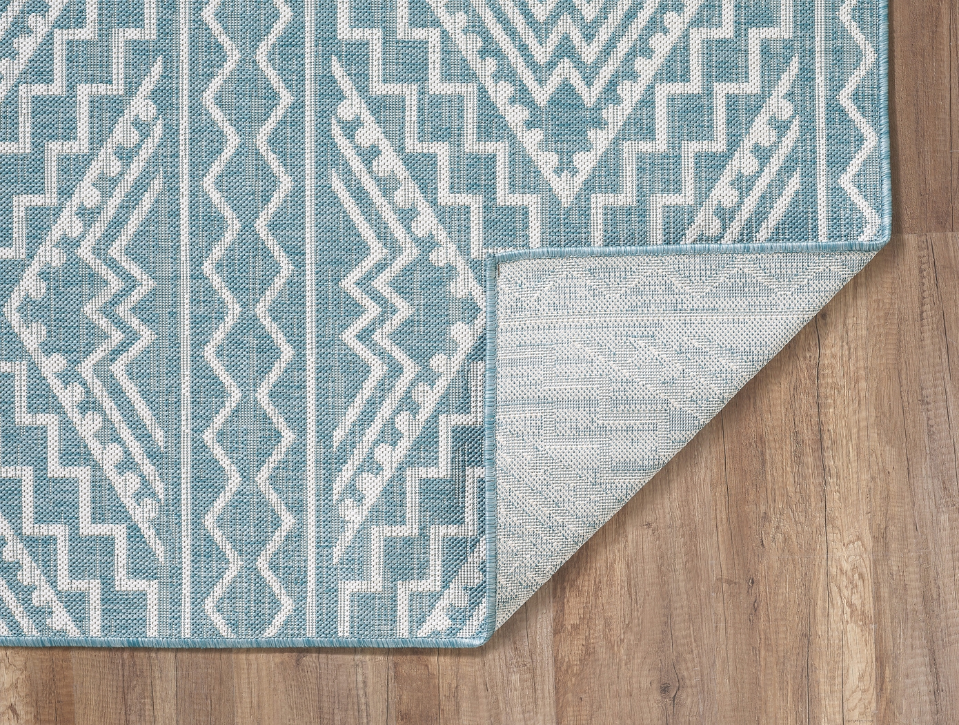 Emspool Aqua 5'3 x 7'7 Indoor/Outdoor Rug - Thumbnail - Image 5