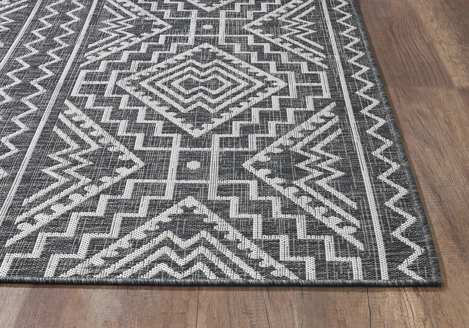 Emspool Black 5'3 x 7'7 Indoor/Outdoor Rug - Image 5