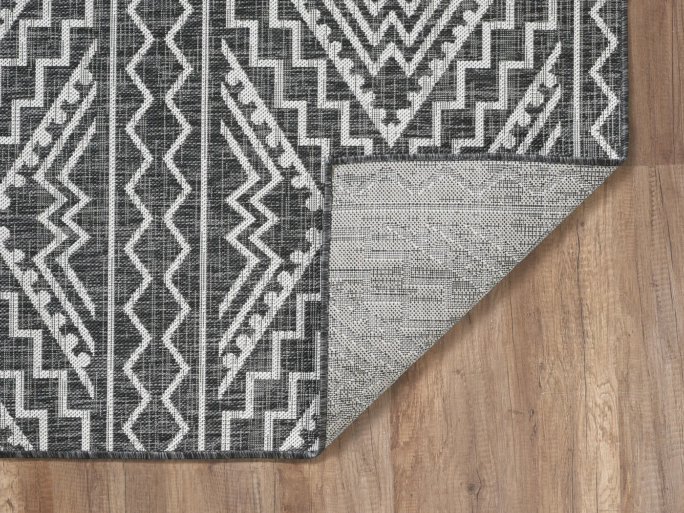 Emspool Black 5'3 x 7'7 Indoor/Outdoor Rug - Image 6