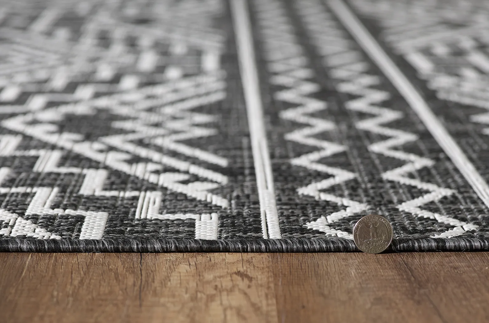 Emspool Black 5'3 x 7'7 Indoor/Outdoor Rug - Image 7