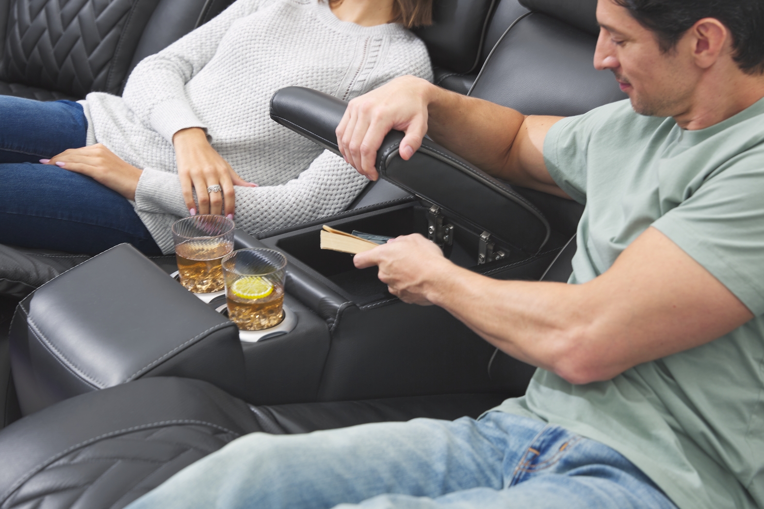 Encore Black Leather 6 Pc Triple Power Reclining Sectional Living Room - Thumbnail - Image 7