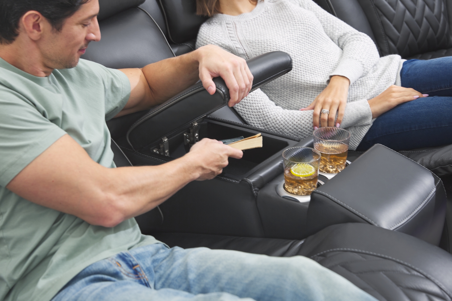 Encore Black Leather 6 Pc Triple Power Reclining Sectional Living Room - Thumbnail - Image 7